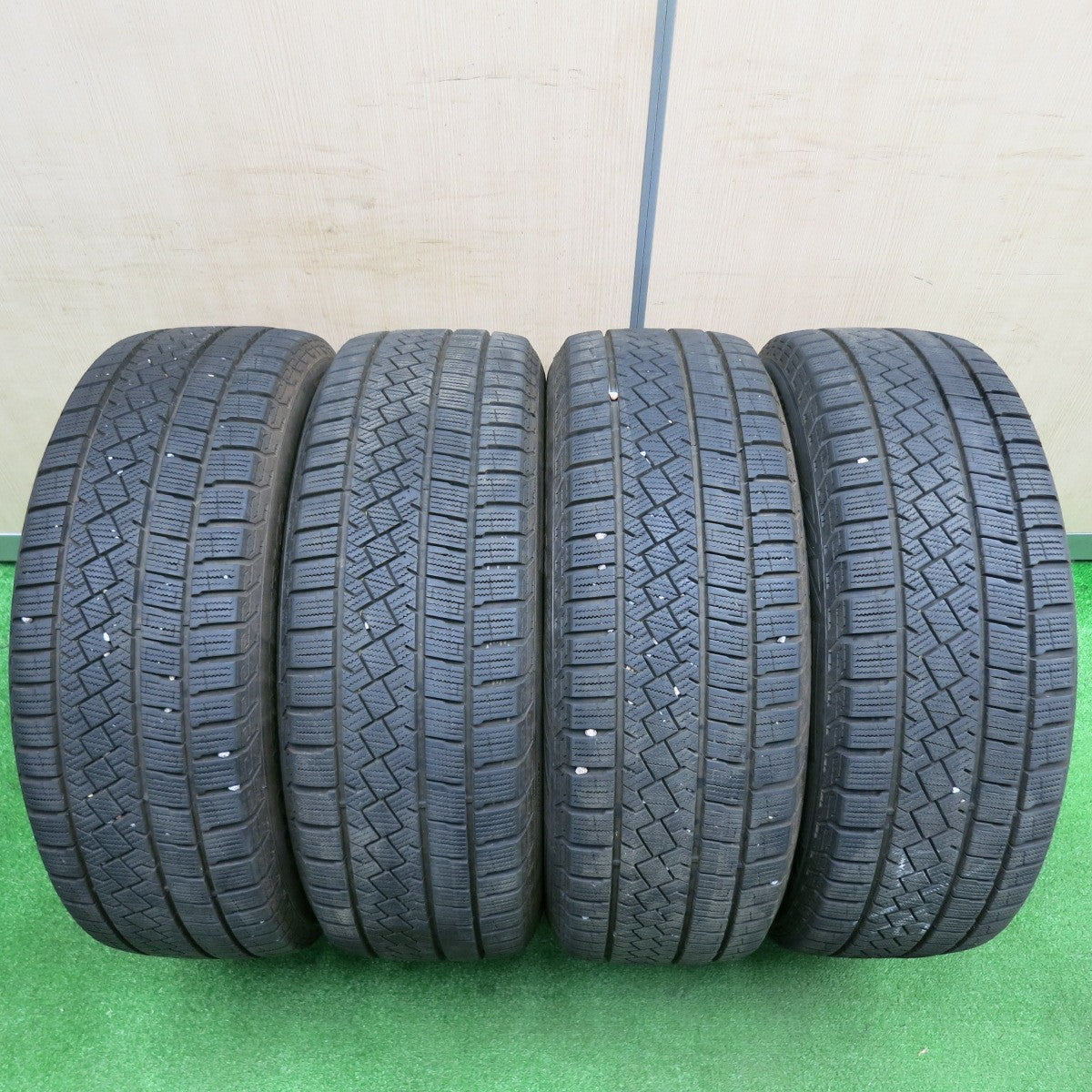 [送料無料] バリ溝！22年！8.5分★ボルボ 等 205/55R16 スタッドレス ピレリ ゼロ アシンメトリコ C-WORKS MS-1 16インチ PCD108/5H★4120613TNス