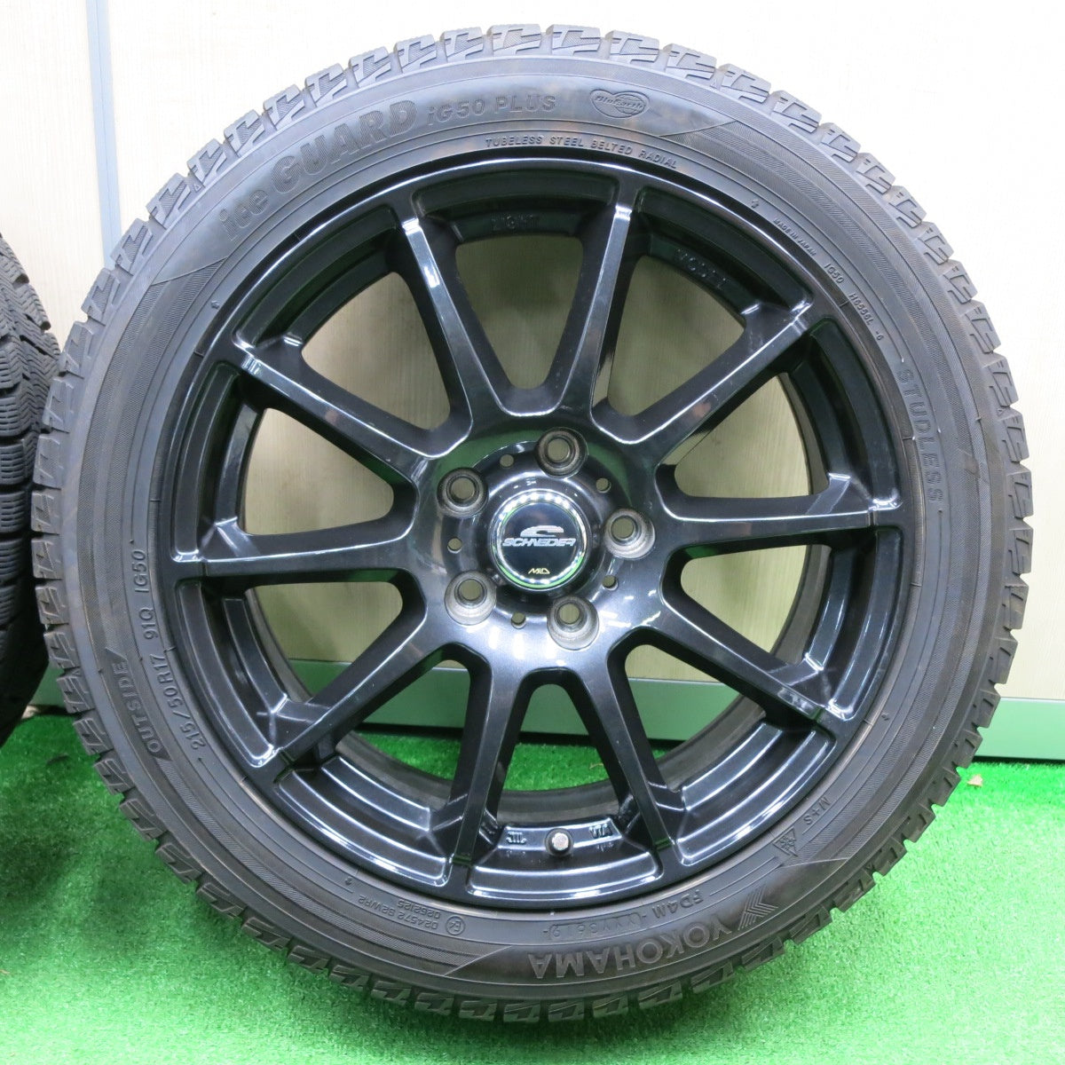 [送料無料] バリ溝！キレイ！9.5分以上★スタッドレス 215/50R17 ヨコハマ アイスガード iG50 プラス SCHNEIDER MiD シュナイダー 17インチ PCD114.3/5H★4102502NJス