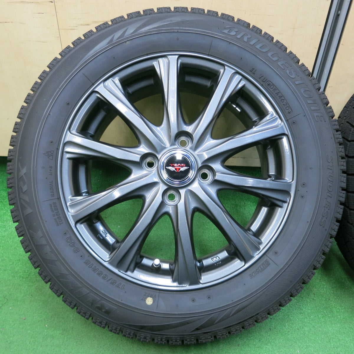 *送料無料* バリ溝！20年！キレイ！ほぼ10分★スタッドレス 175/65R15 ブリヂストン ブリザック VRX TEAD テッド 15インチ PCD100/4H★4043005イス