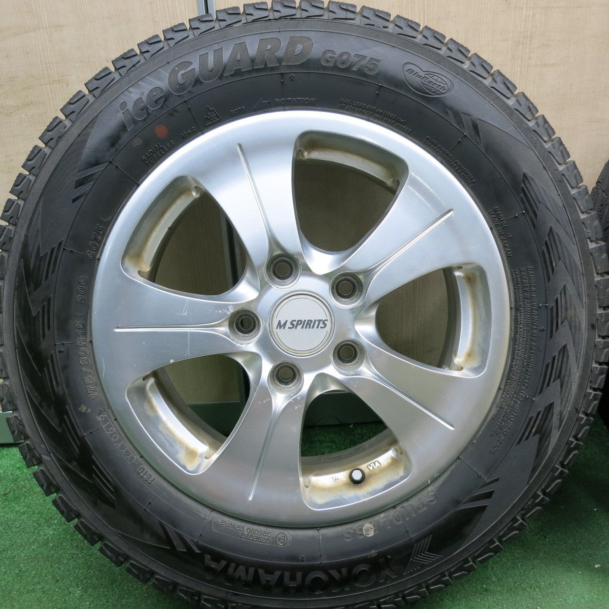 *送料無料* バリ溝！8.5分★スタッドレス 175/80R15 ヨコハマ アイスガード G075 M SPIRITS 15インチ PCD114.3/5H★4063008HAス