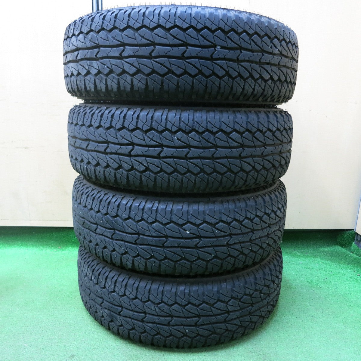 [送料無料] バリ溝！20年！9.5分★215/70R16 COMFORSER CF1000 ホワイトレター G.Speed Gスピード コンフォーサー PCD114.3/5H★4101806SYノ