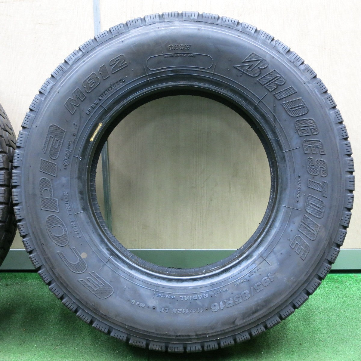 *送料無料* バリ溝！20年！9.5分★トラック タイヤ 195/85R16 114/112N ブリヂストン エコピア M812 ミックス オールシーズン 16インチ★4071305NJスタ