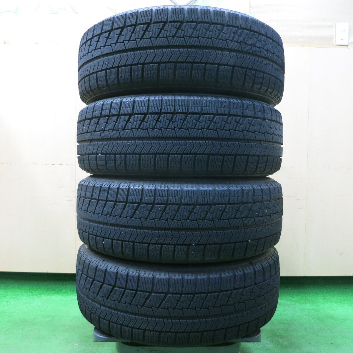 *送料無料* バリ溝！キレイ！9分★スタッドレス 205/60R16 ブリヂストン ブリザック VRX BALMINUM バルミナ 16インチ PCD114.3/5H★4031603イス