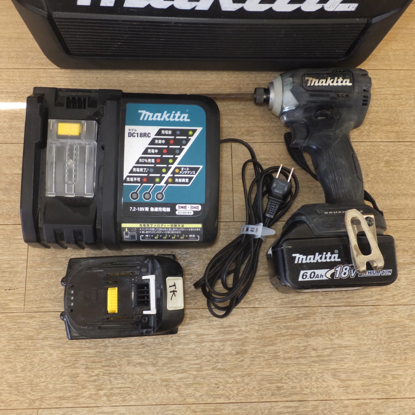 [送料無料] ★マキタ makita 充電式インパクトドライバ TD170D　バッテリ BL1860B 2個　充電器 DC18RC T　セット★