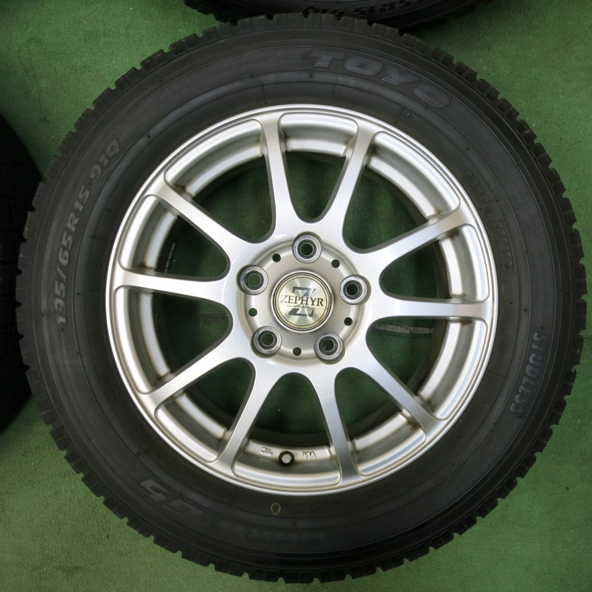 [送料無料] バリ溝！9.5分★スタッドレス 195/65R15 トーヨー ガリット G5 ZEPHYR ゼファー 15インチ PCD114.3/5H★4120604SYス