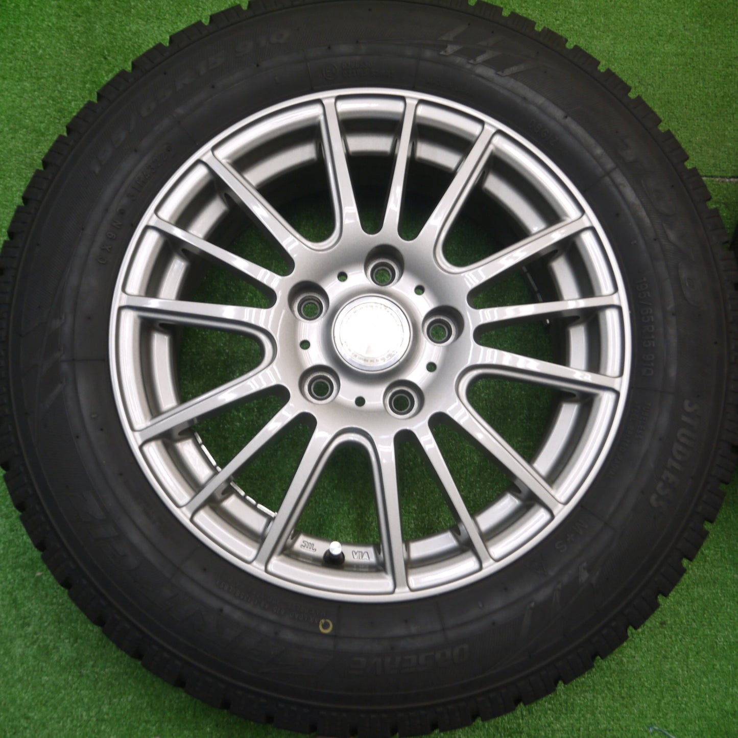 [送料無料] バリ溝！22年！キレイ！9.5分★スタッドレス 195/65R15 トーヨー オブザーブ ガリット GIZ ravrion selzer ラブリオン 15インチ PCD114.3/5H★4093004Hス