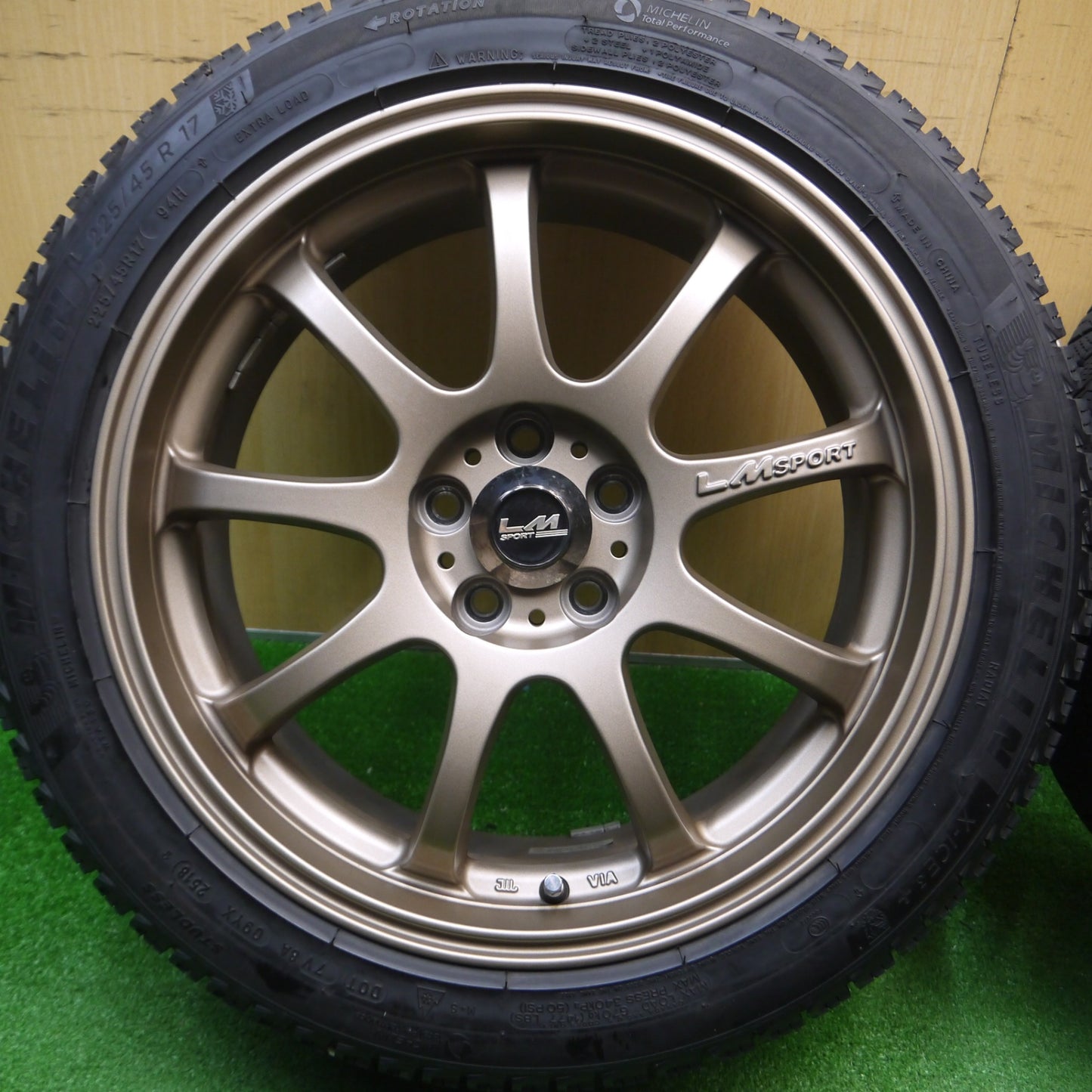 [送料無料] バリ溝！キレイ！9分★プリウス 86 等 LM SPORT 225/45R17 スタッドレス ミシュラン X-ICE3+ LMスポーツ 17インチ PCD100/5H★4121311Hス