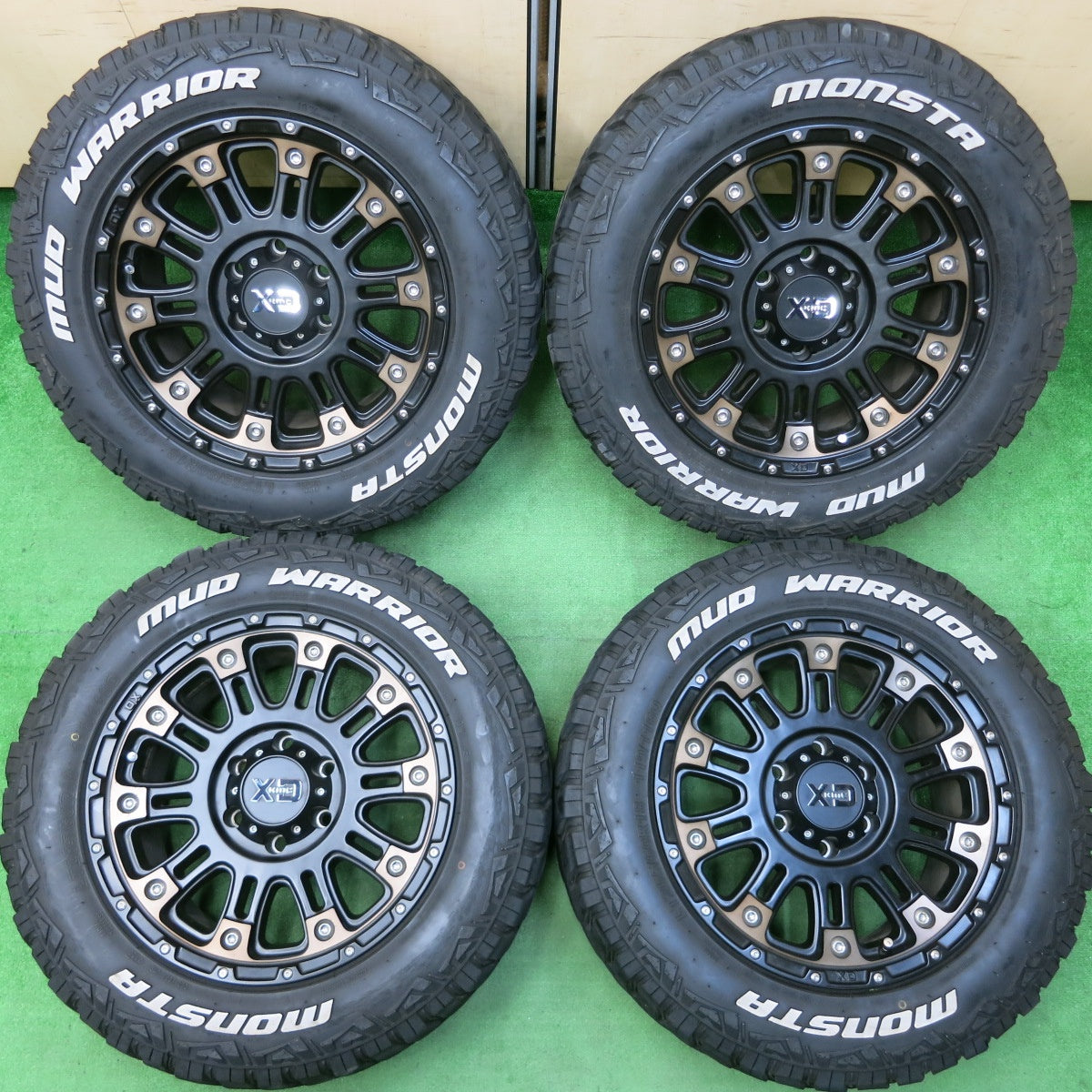 *送料無料* バリ溝！20年！キレイ！9.5分★XD KMC 265/60R18 119/116Q モンスタ MUD WARRIOR ホワイトレター PCD139.7/6H★4031706IMノ