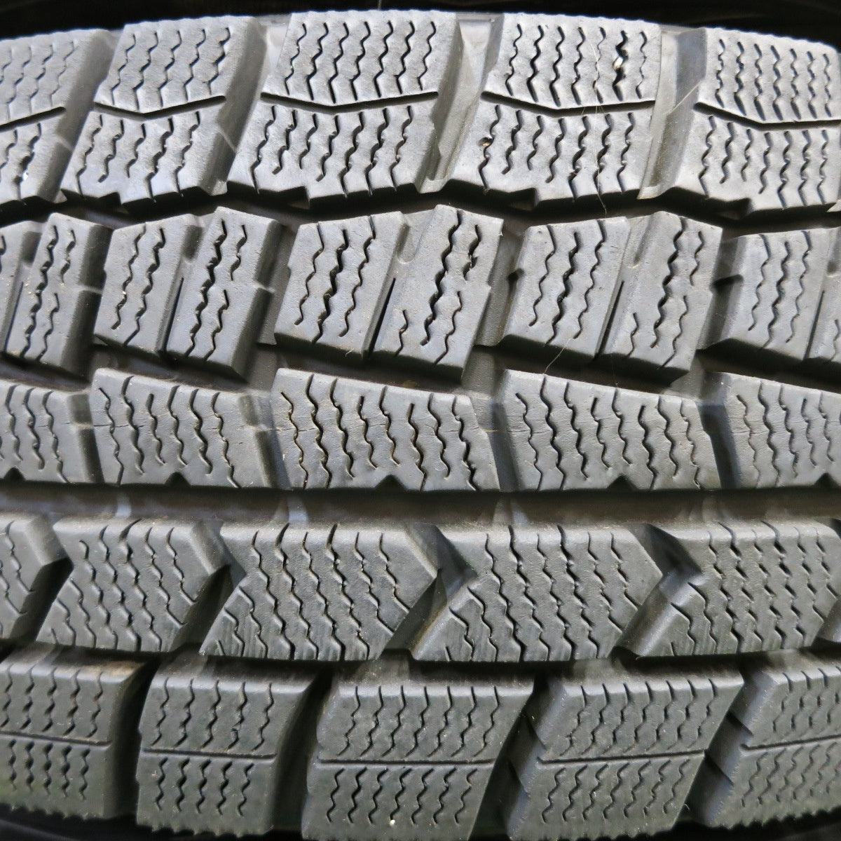 *送料無料* バリ溝！9.5分★スタッドレス 175/70R14 ダンロップ ウインターマックス WM01 FEID 14インチ PCD100/4H★4041704イス