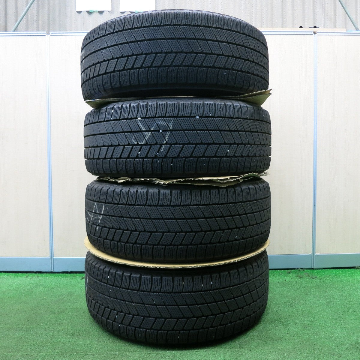 *送料無料* バリ溝！21年！9.5分★ベンツ等 Smartline 225/40R18 スタッドレス ブリヂストン ブリザック VRX3 スマートライン PCD112/5H★4031804NJス