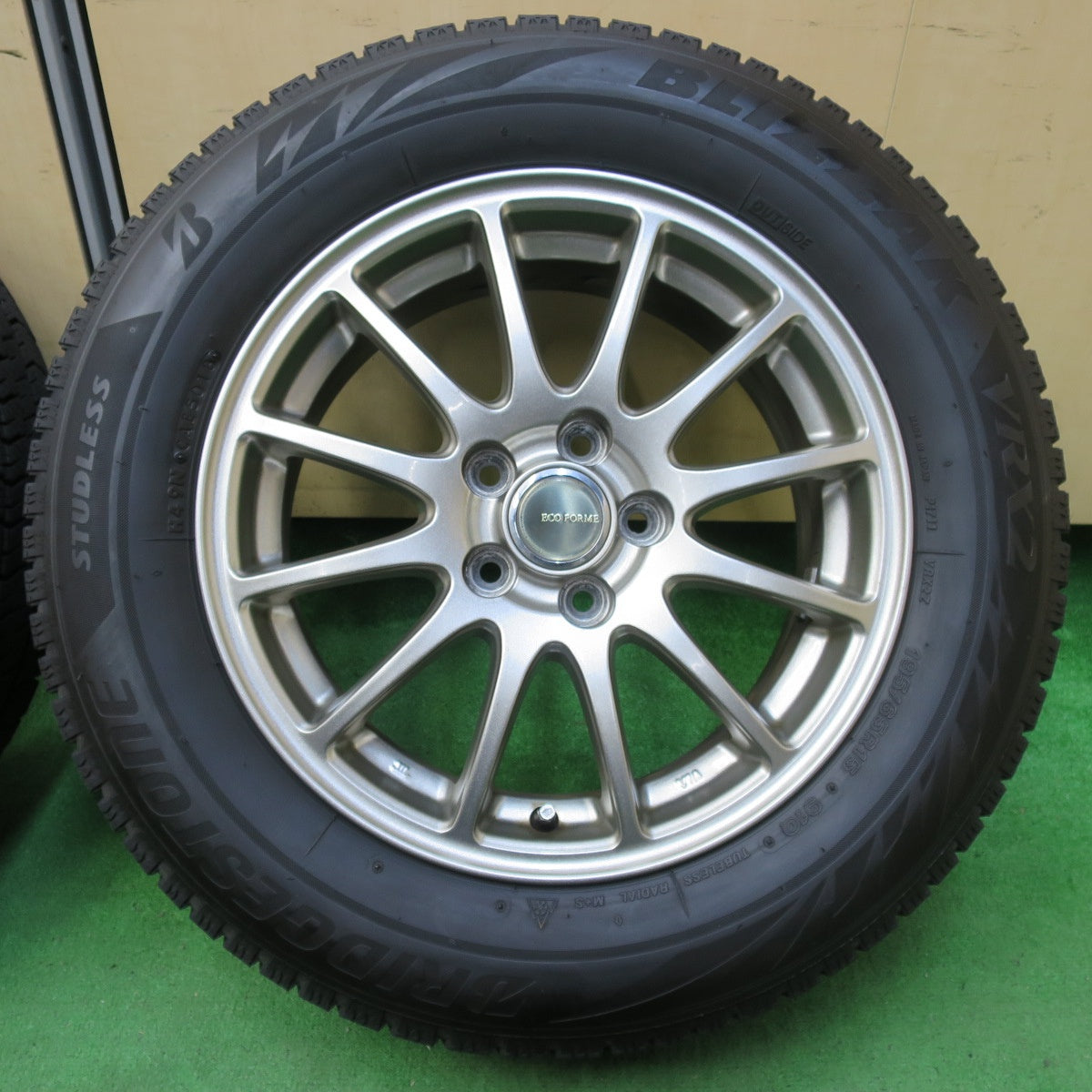 *送料無料* キレイ★プリウス等 195/65R15 スタッドレス ブリヂストン ブリザック VRX2 ECO FORME エコフォルム  PCD100/5H★4090104イス