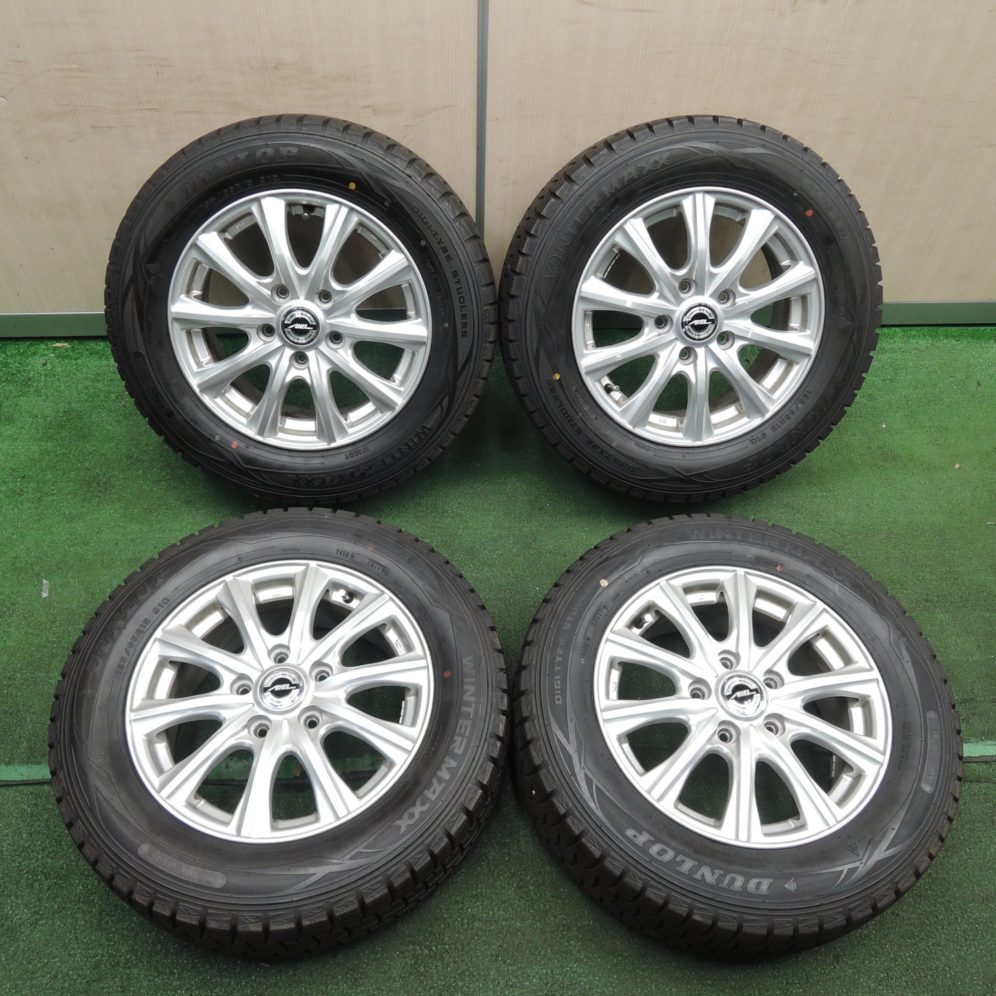 *送料無料* バリ溝！キレイ！9.5分以上★スタッドレス 195/65R15 ダンロップ ウインターマックス WM01 AXEL アクセル 15インチ PCD114.3/5H★4031806TNス