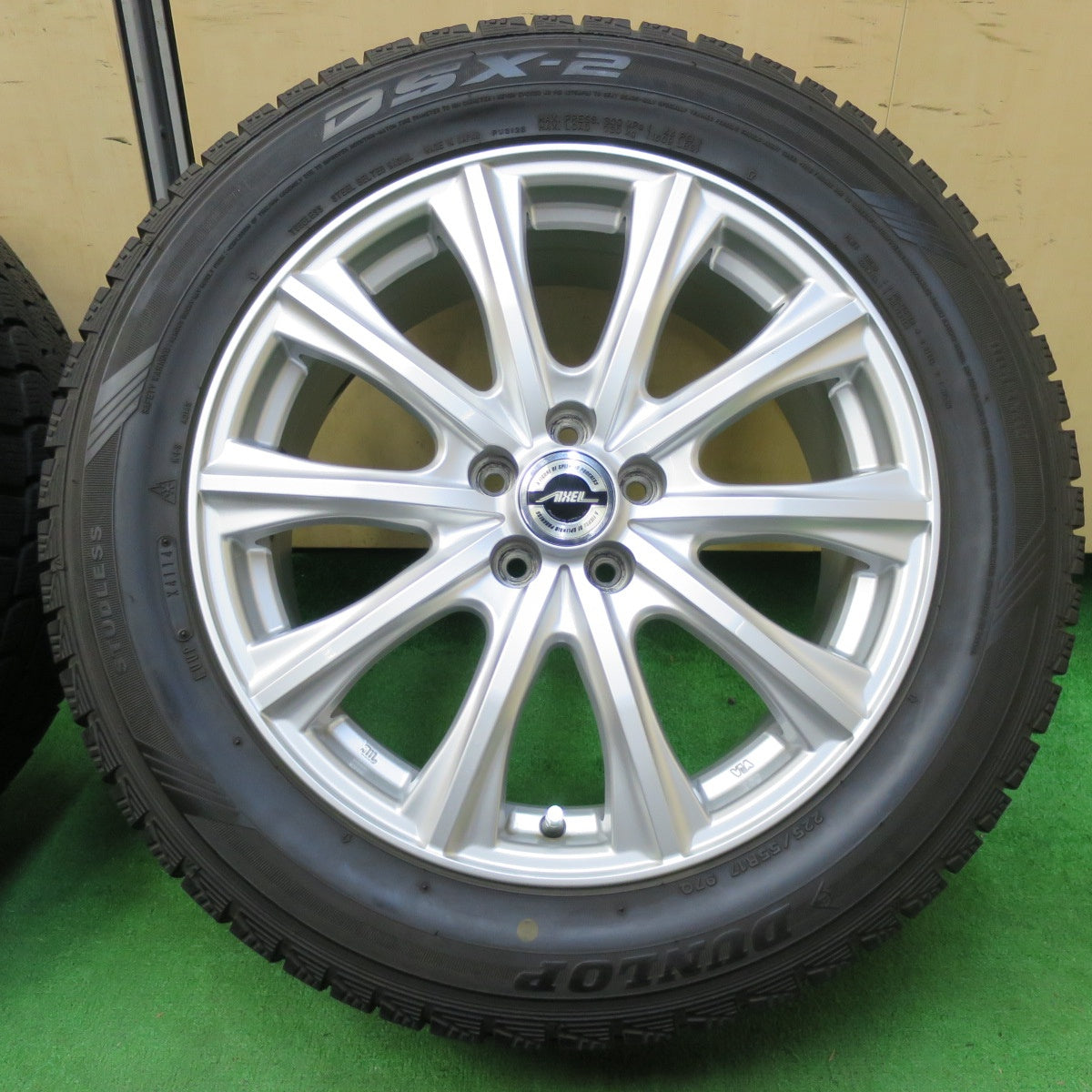 *送料無料* バリ溝！キレイ！9分★スバル XV 等 225/55R17 スタッドレス ダンロップ DSX-2 AXEL アクセル 17インチ PCD100/5H★4071608イス