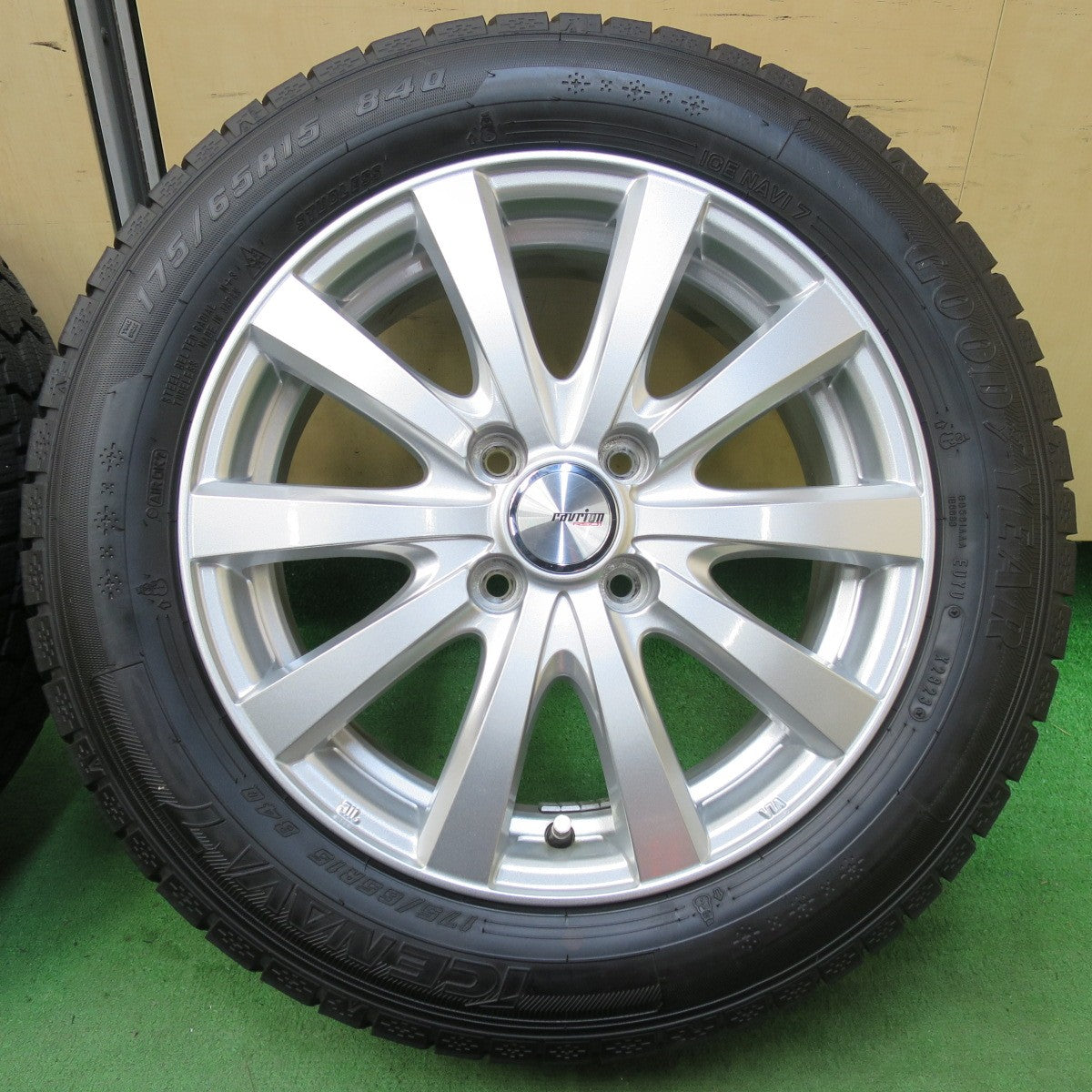 [送料無料] バリ溝！23年！キレイ！ほぼ10分★スタッドレス 175/65R15 グッドイヤー アイスナビ7 ravrion RS01 ラブリオン 15インチ PCD100/4H★5021709イス