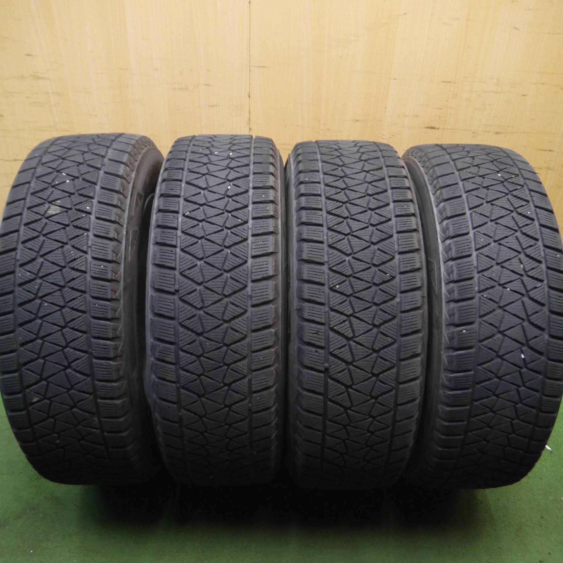 *送料無料* キレイ★スバル レガシィ アウトバック 純正 225/65R17 スタッドレス ブリヂストン ブリザック DM-V2  PCD114.3/5H★4061104Hス