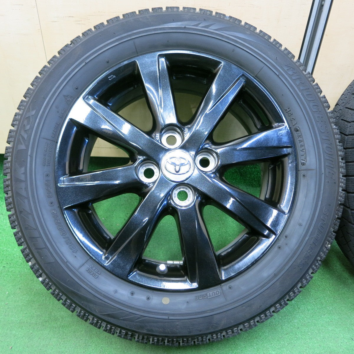 *送料無料* キレイ★トヨタ アクア 純正 OP 185/60R15 スタッドレス ブリヂストン ブリザック VRX 15インチ  PCD100/4H★4051103イス