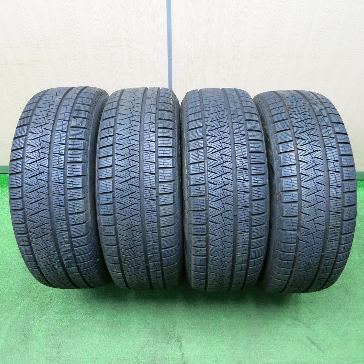 [送料無料] 超バリ溝！22年！キレイ！9.5分以上★レクサス 等 245/50R19 スタッドレス ピレリ アイスアシンメトリコ プラス ECO FORME エコフォルム 19インチ PCD120/5H★5012802NJス