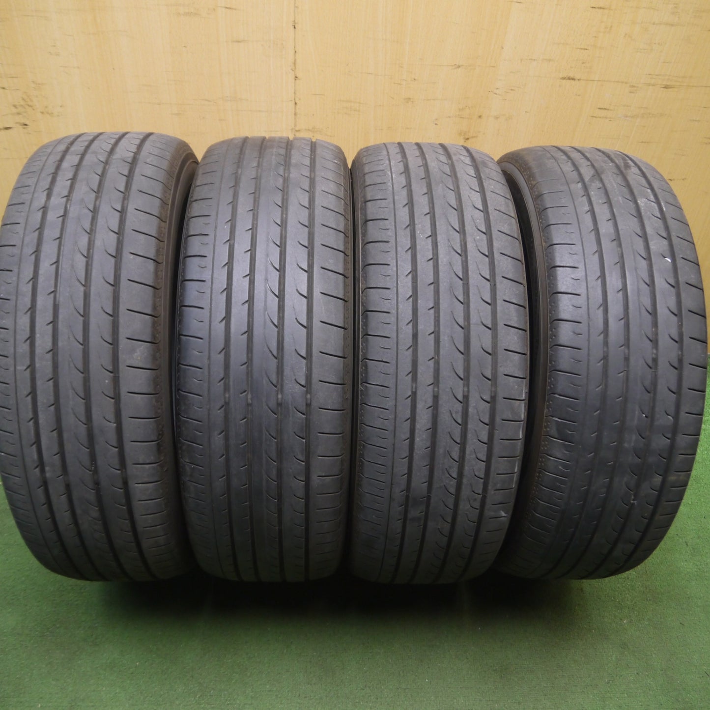 *送料無料* 4本！21年★205/60R16 ヨコハマ ブルーアース RV-02 タイヤ 16インチ プリウスα ステップワゴン ノア ヴォクシー 等★4071007Hノタ