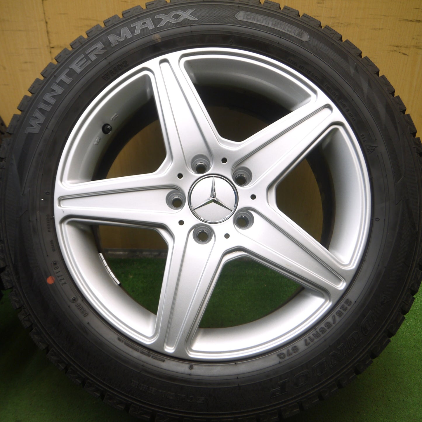 *送料無料* バリ溝！キレイ！9.5分★ベンツ 等 AGA 225/55R17 スタッドレス ダンロップ ウインターマックス WM02 17インチ PCD112/5H★4061903Hス