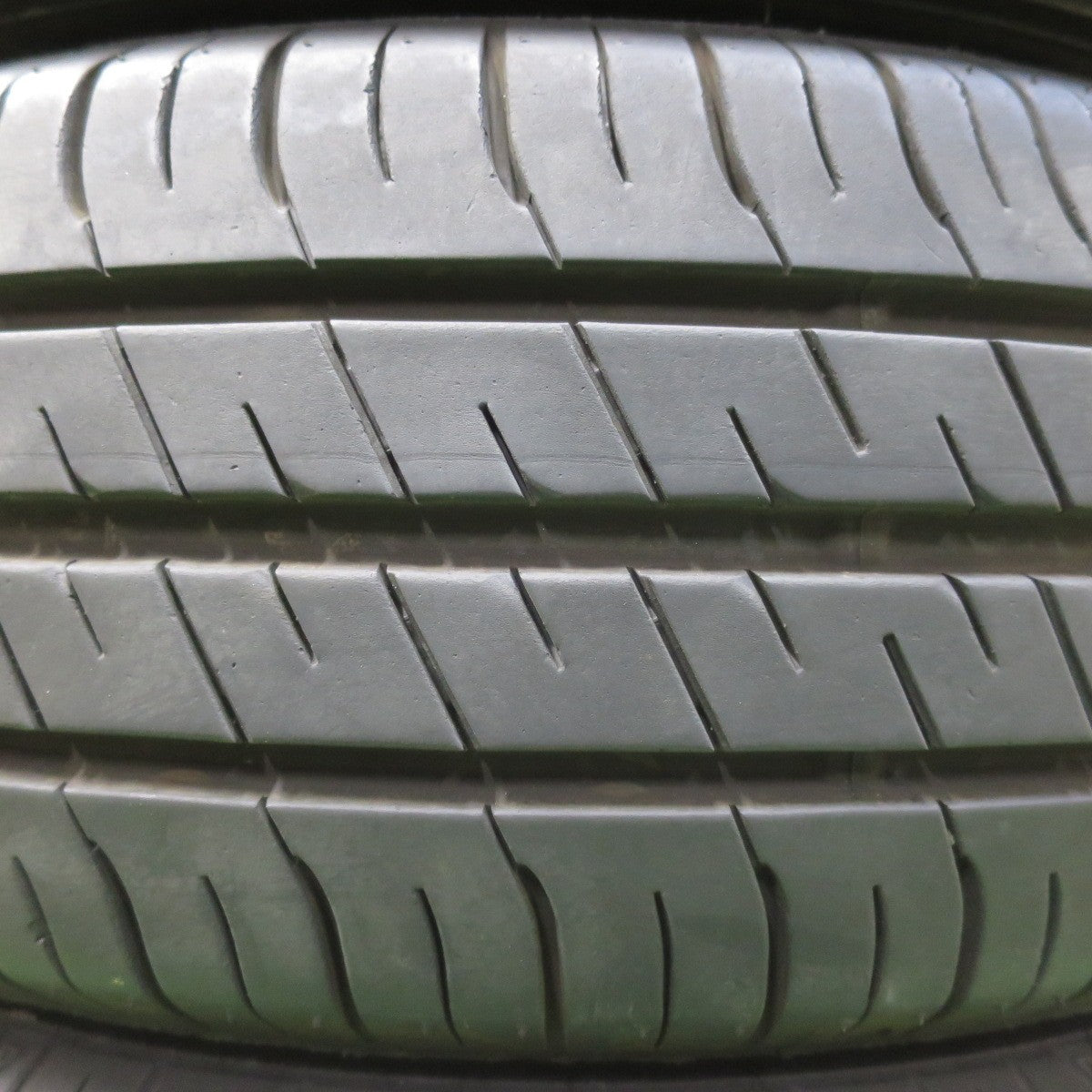 [送料無料] バリ溝！22年！9.5分★195/65R15 グッドイヤー EfficientGrip ECO EG02 タイヤ 15インチ プリウス ヴォクシー ノア 等★4101101イノタ