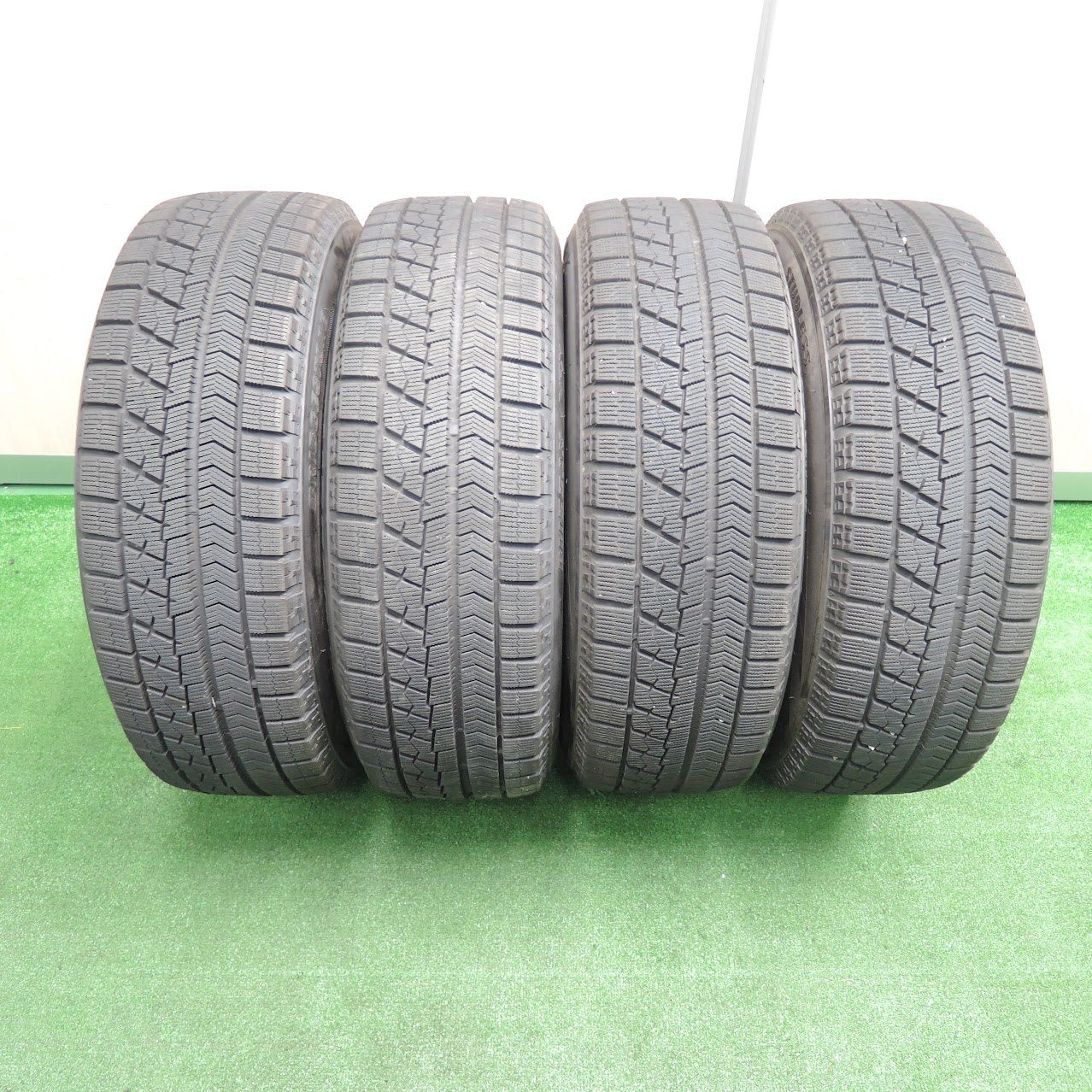 *送料無料* 4本価格★スタッドレス 205/65R16 ブリヂストン ブリザック VRX NIRVANA NV ニルバーナ ニルヴァーナ PCD114.3/5H★3101912TNス