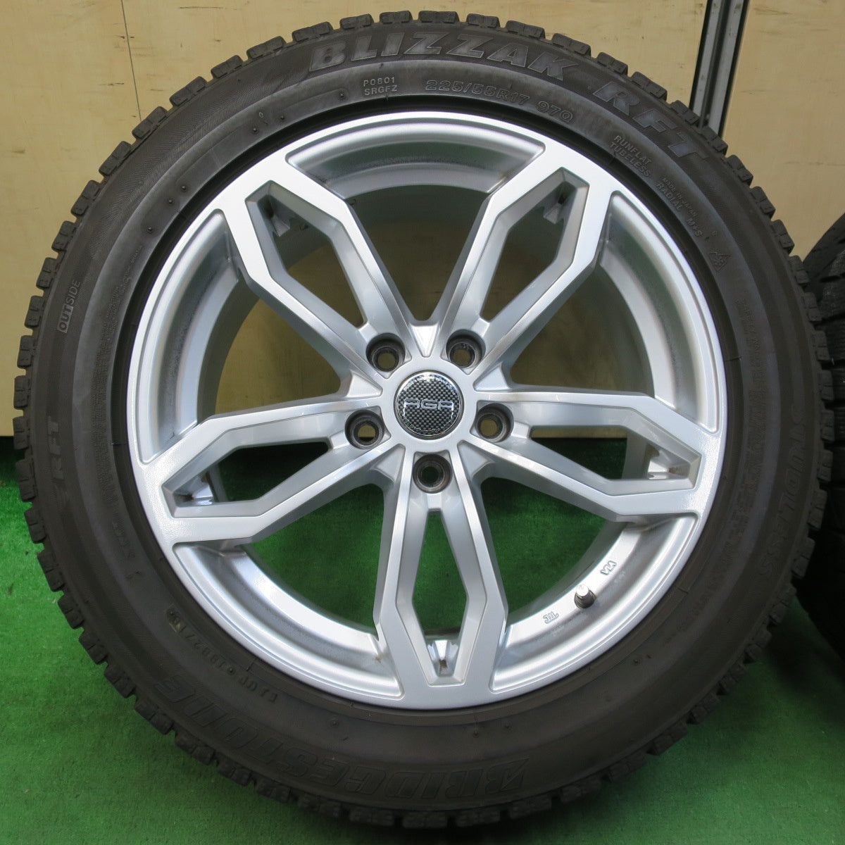 [送料無料] キレイ★BMW 等 AGA WELT 225/55R17 スタッドレス ブリヂストン ブリザック RFT 17インチ PCD112/5H★4093005イス