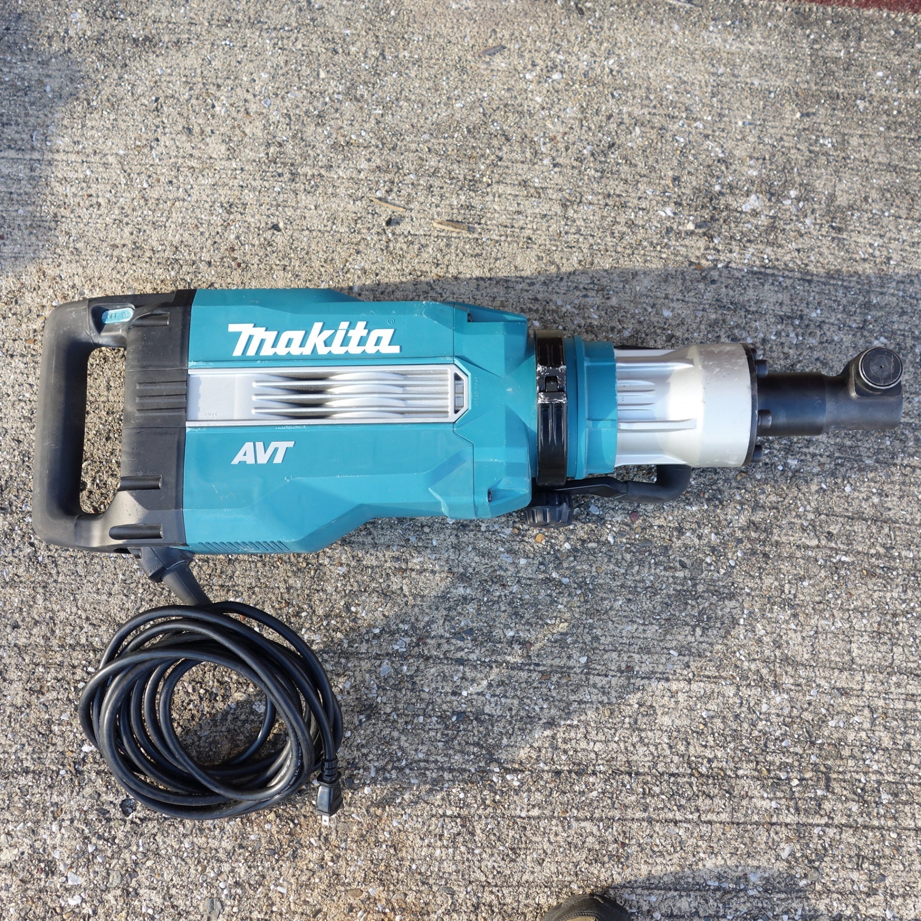 送料無料] ◇makita マキタ 電動ハンマ HM1511 六角軸30mm ハツリ 電動工具 キャスタ付きプラスチックケース 100V |  名古屋/岐阜の中古カー用品・工具の買取/販売ならガレージゲット