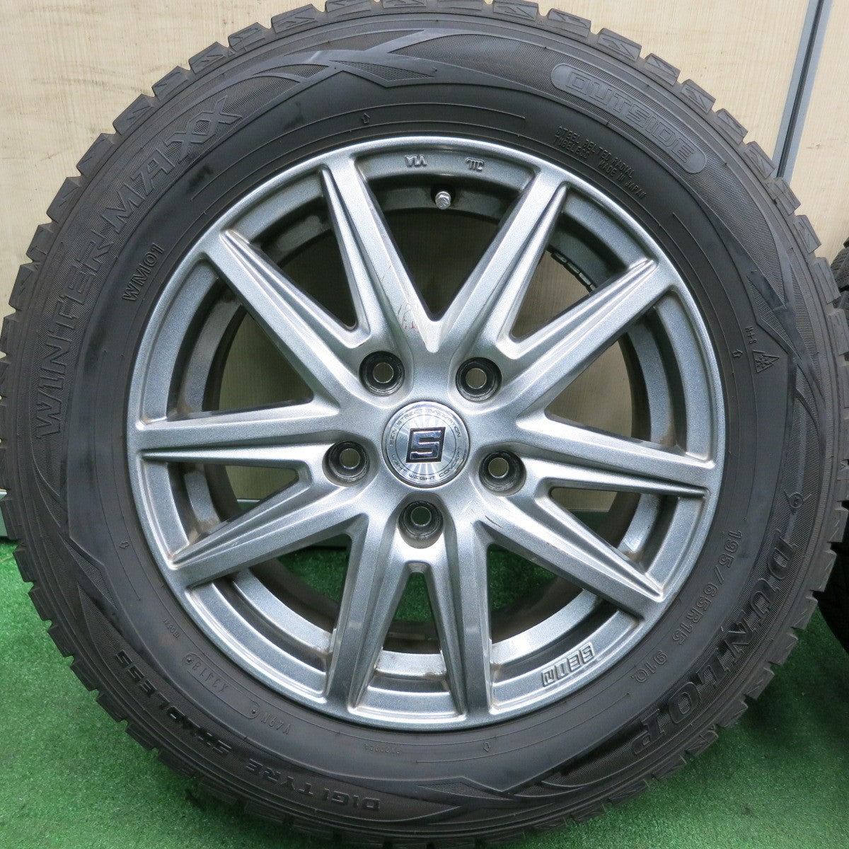 *送料無料* バリ溝！8.5分★スタッドレス 195/65R15 ダンロップ ウインターマックス WM01 SEIN ザイン 15インチ PCD114.3/5H★4052205HAス