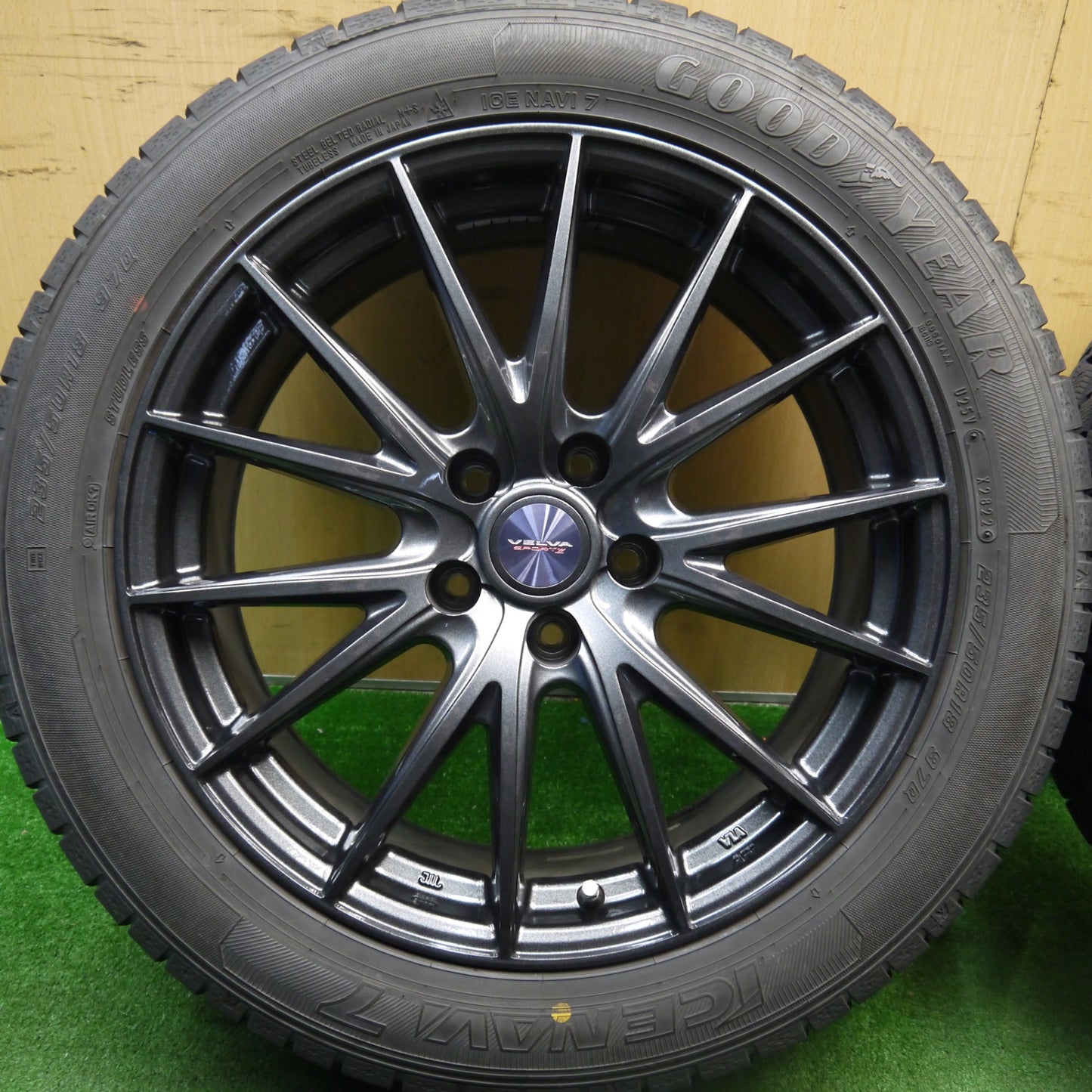 [送料無料] バリ溝！22年！キレイ！9.5分★スタッドレス 235/50R18 グッドイヤー アイスナビ7 VELVA SPORTZ ヴェルヴァ 18インチ PCD114.3/5H★5040805Hス