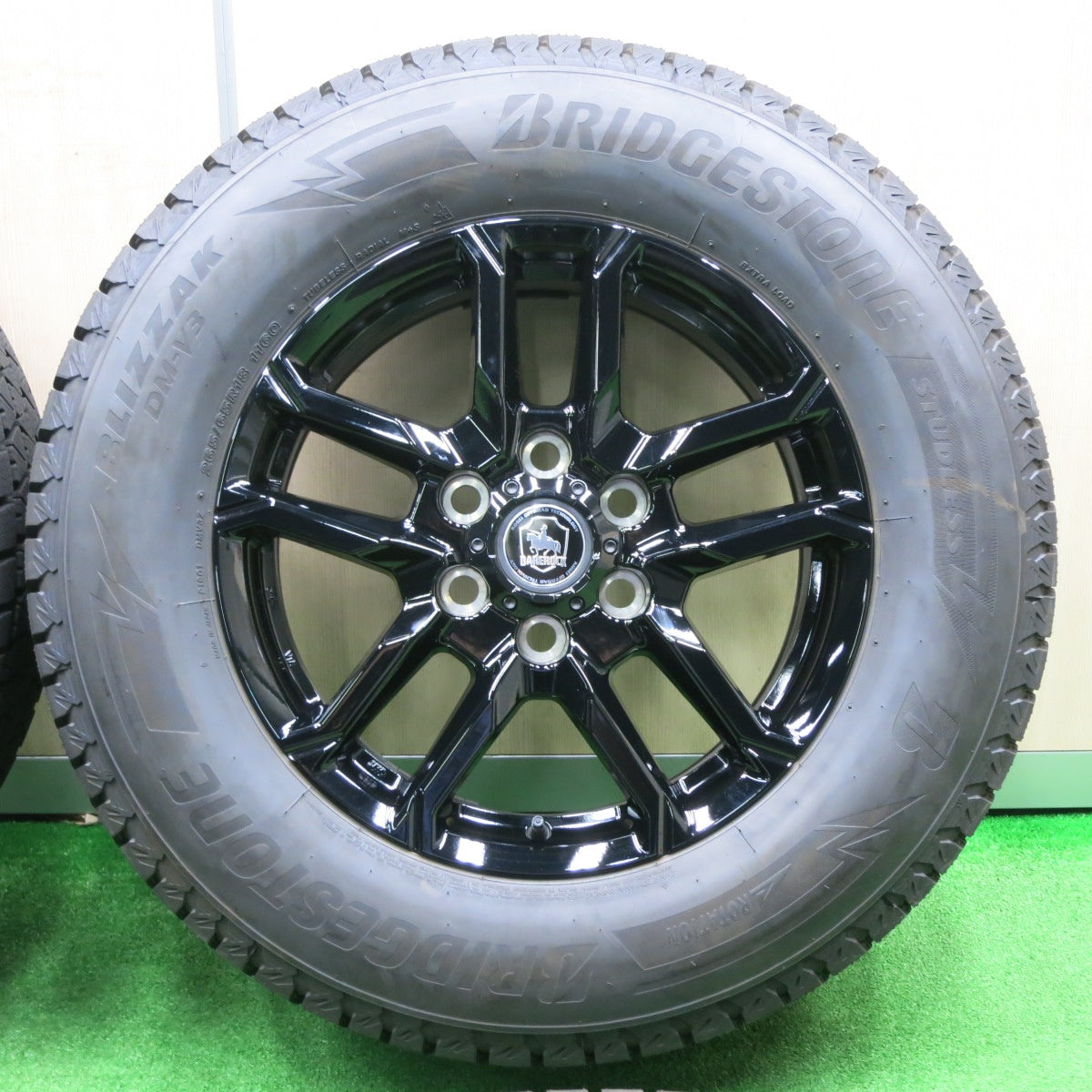 [送料無料] バリ溝！23年！キレイ！9.5分★ランクル等 BAREROCK KOSEI 265/65R18 スタッドレス ブリヂストン ブリザック DM-V3 ベアロック 光生 PCD139.7/6H★4100102NJス