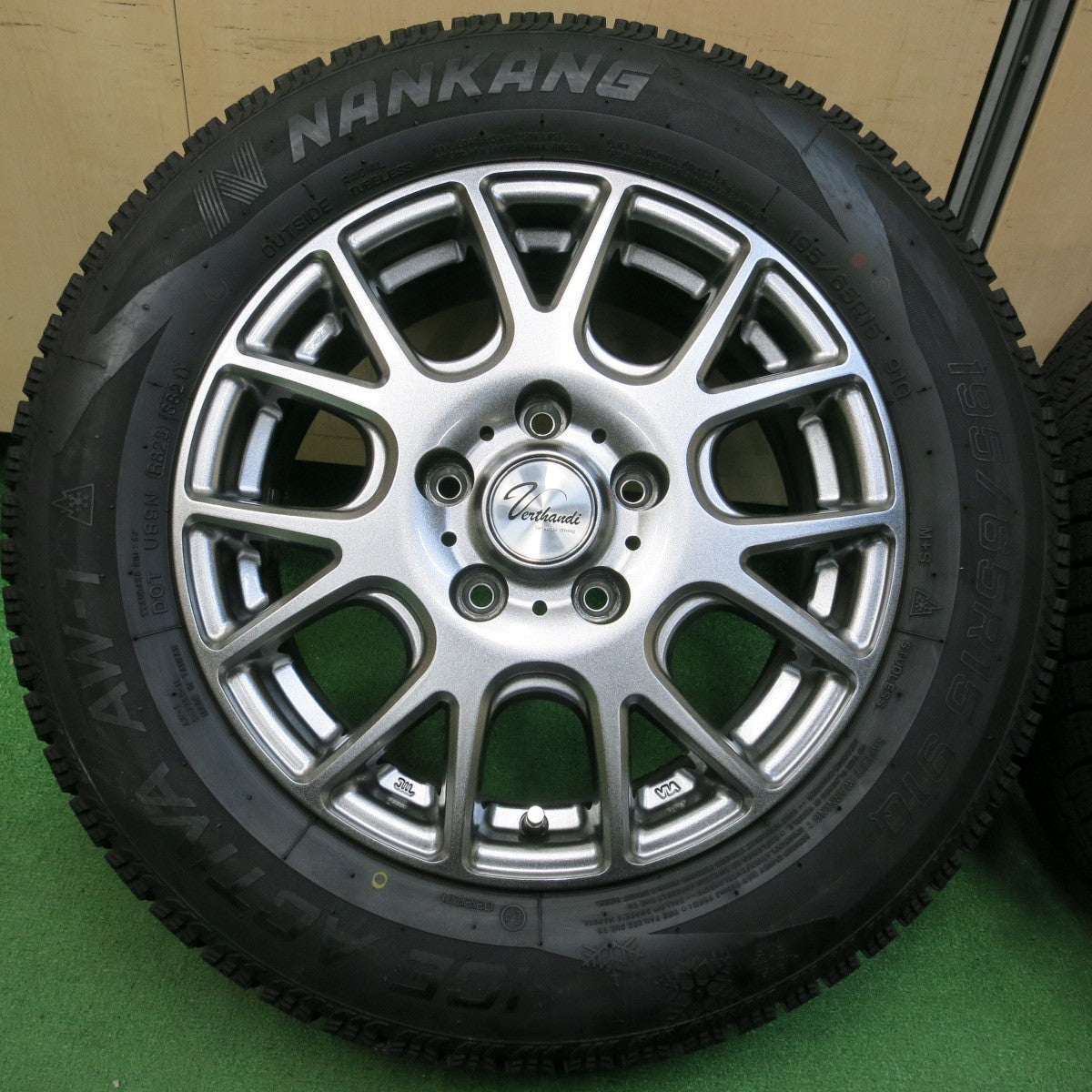 *送料無料* バリ溝！21年！キレイ！ほぼ10分★スタッドレス 195/65R15 ナンカン アイスアクティバ AW-1 Verthandi  ヴェルザンディ PCD114.3/5H★4041703イス