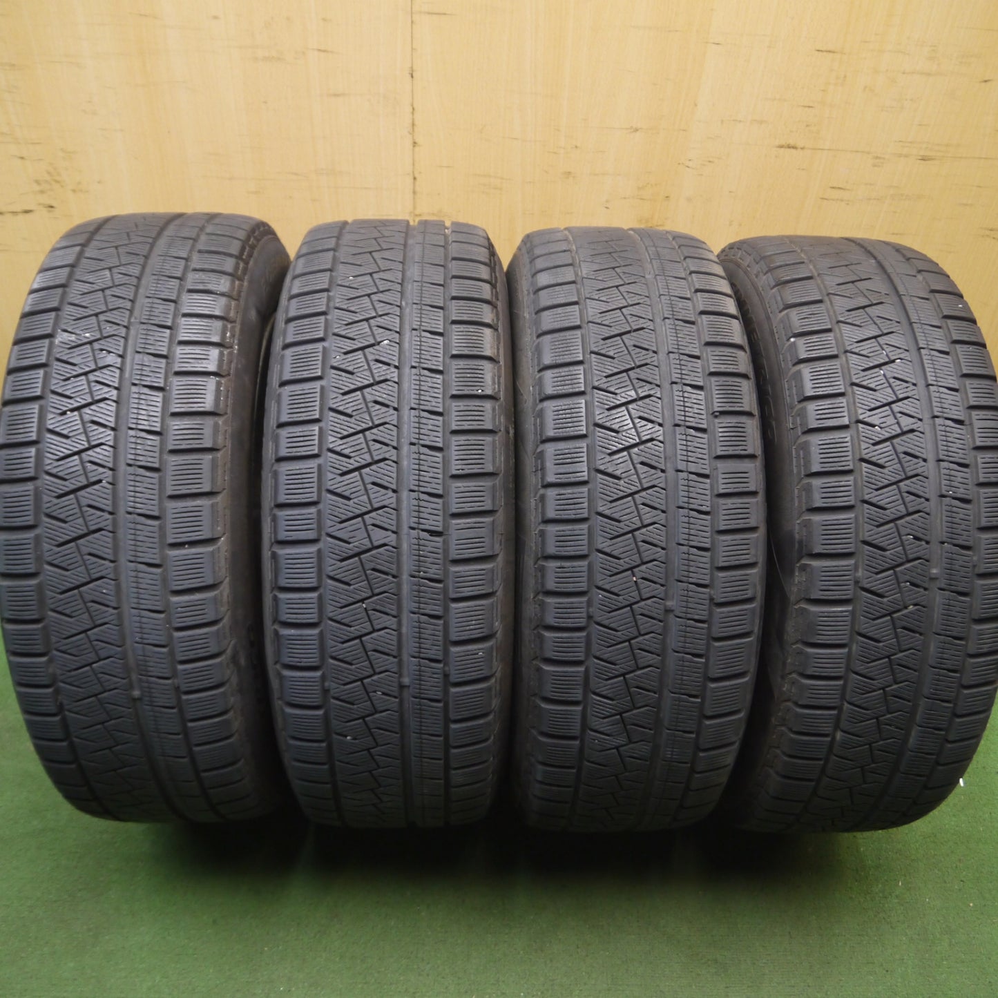 *送料無料* 4本価格★ボルボ 等 AGA TARGA 205/60R16 スタッドレス ピレリ アイスアシンメトリコ 16インチ PCD108/5H★4071609Hス