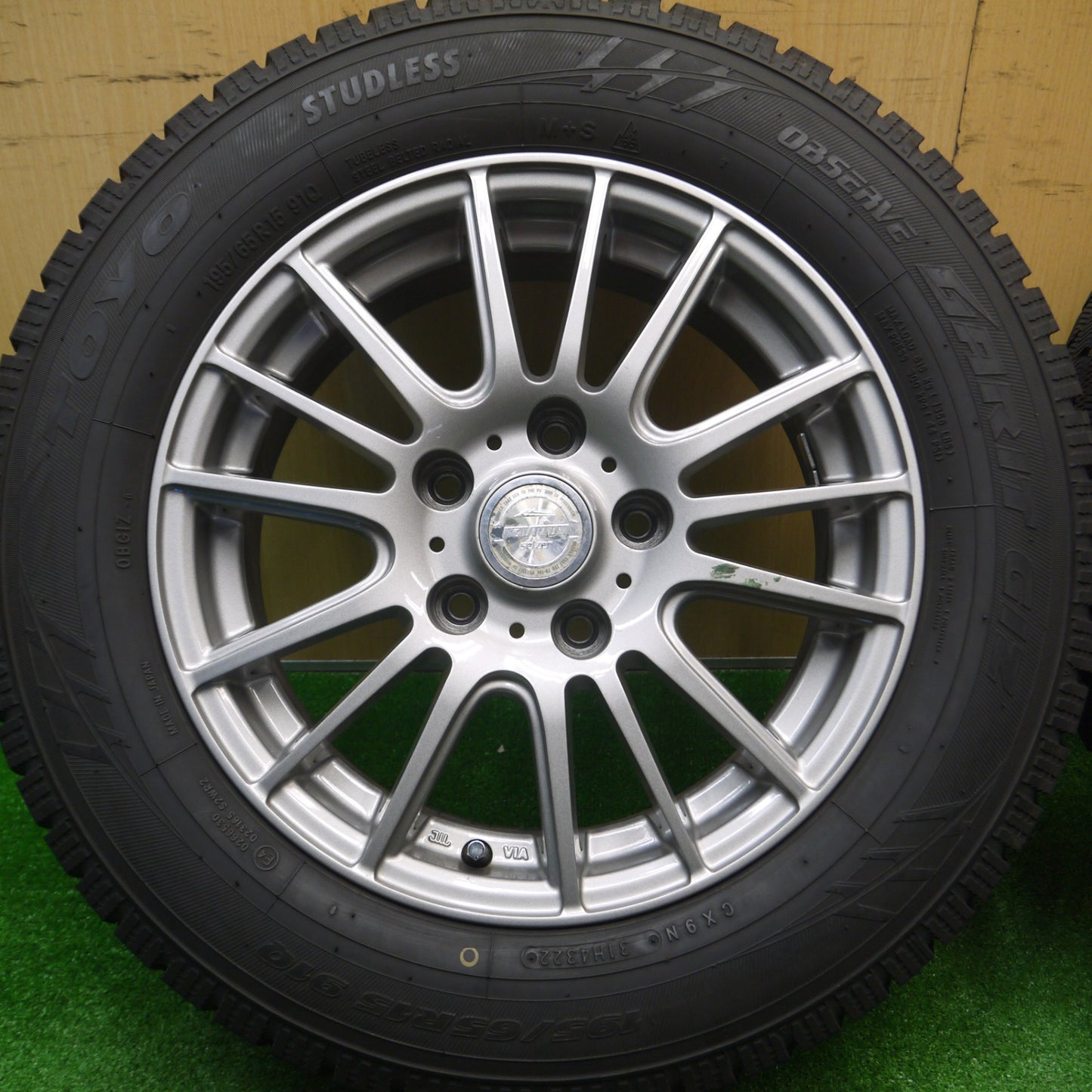 [送料無料] バリ溝！22年！キレイ！9.5分★スタッドレス 195/65R15 トーヨー オブザーブ ガリット GIZ ravrion selzer ラブリオン 15インチ PCD114.3/5H★4093004Hス