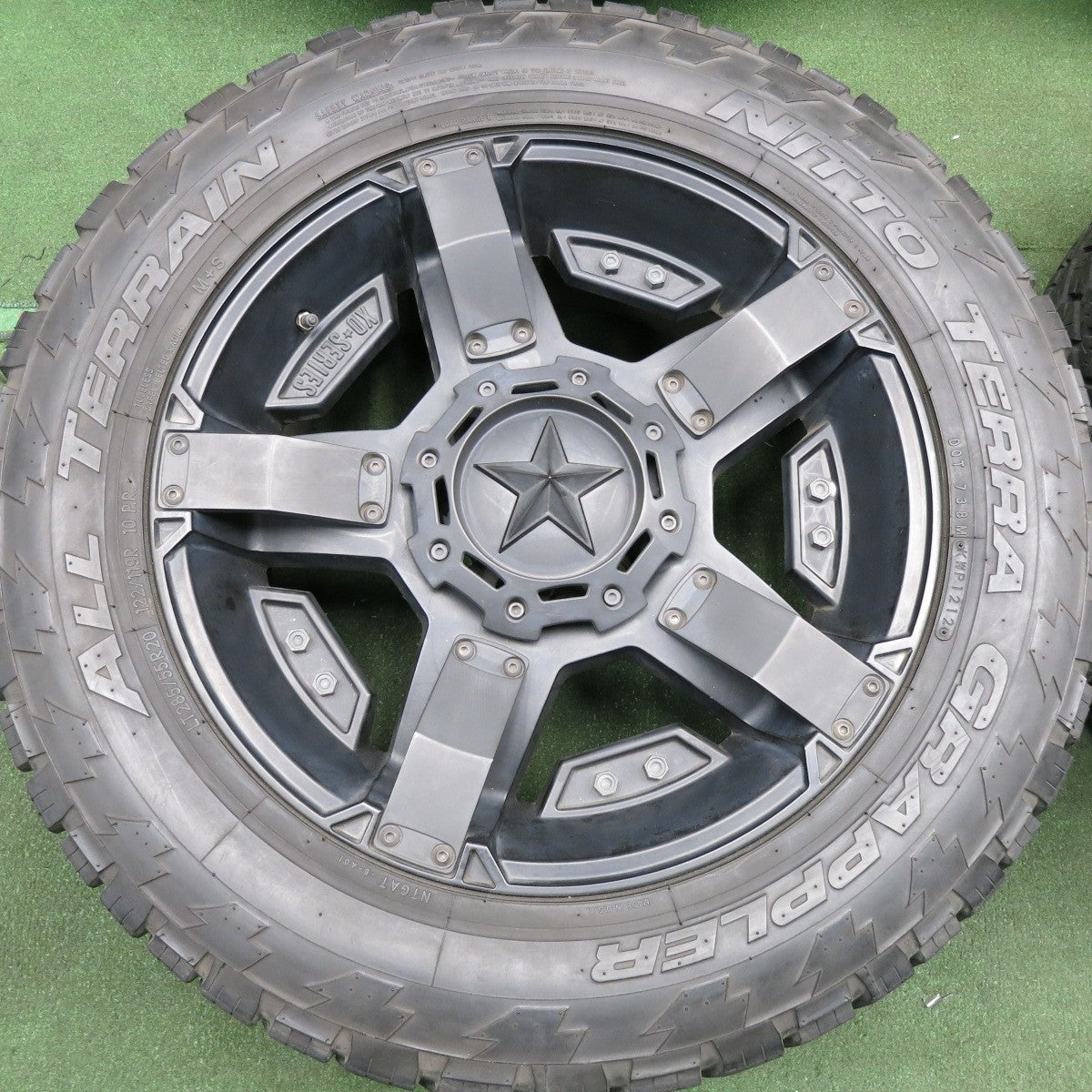 *送料無料* バリ溝！9.5分★KMC XD-SERIES ロックスター 285/55R20 ニットー テラ グラップラー オールテレーン PCD139.7 150/5H マルチ★4051001HAノ