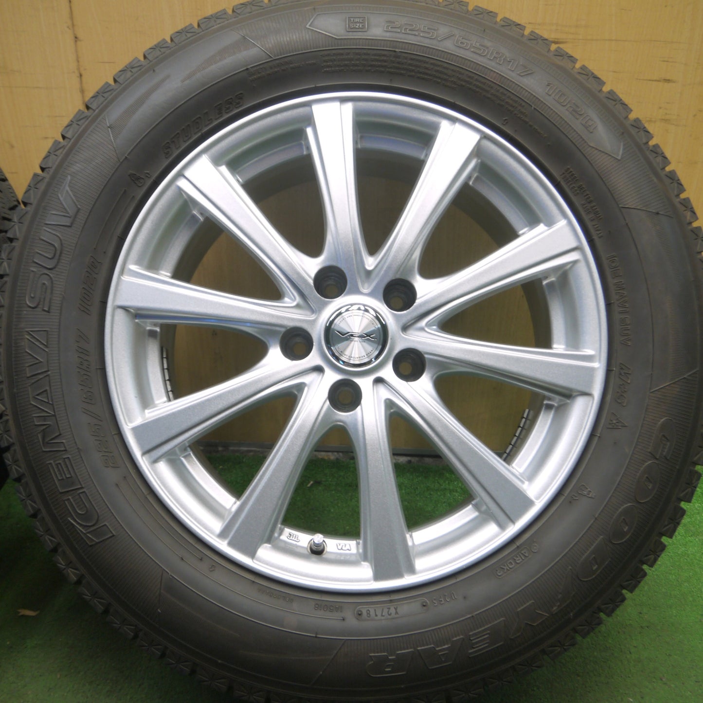 *送料無料* バリ溝！キレイ！9.5分★スタッドレス 225/65R17 グッドイヤー アイスナビ SUV V.E.X. VEX 17インチ PCD114.3/5H★4031905Hス