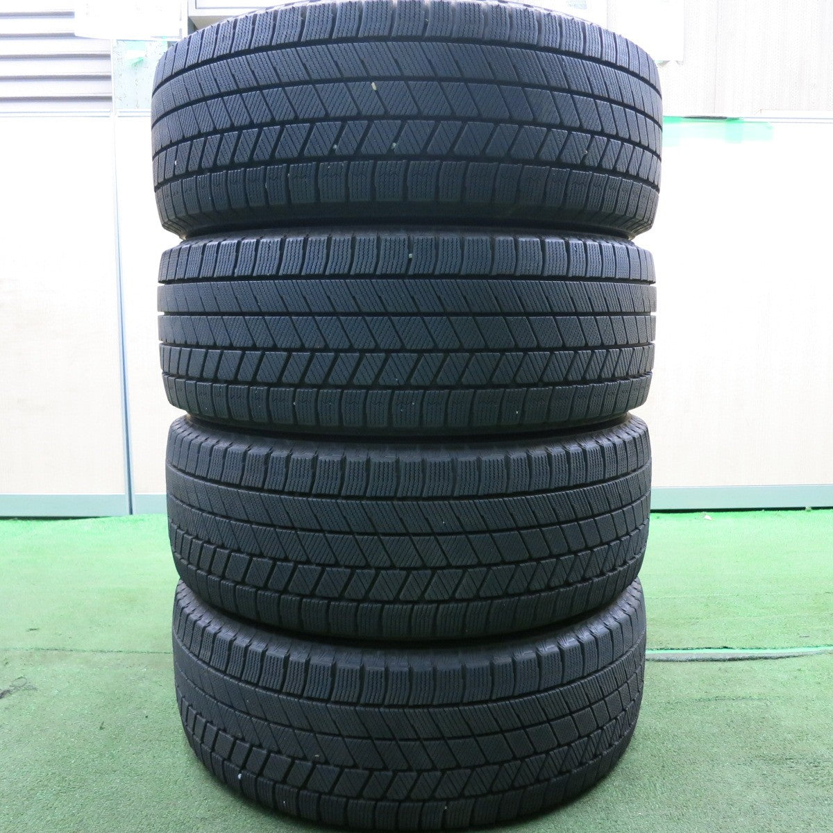 *送料無料* バリ溝！21年！綺麗！9.5分★レクサス HS250h 純正 215/55R17 スタッドレス ブリヂストン ブリザック VRX3 17インチ PCD114.3/5H★4050501HAス