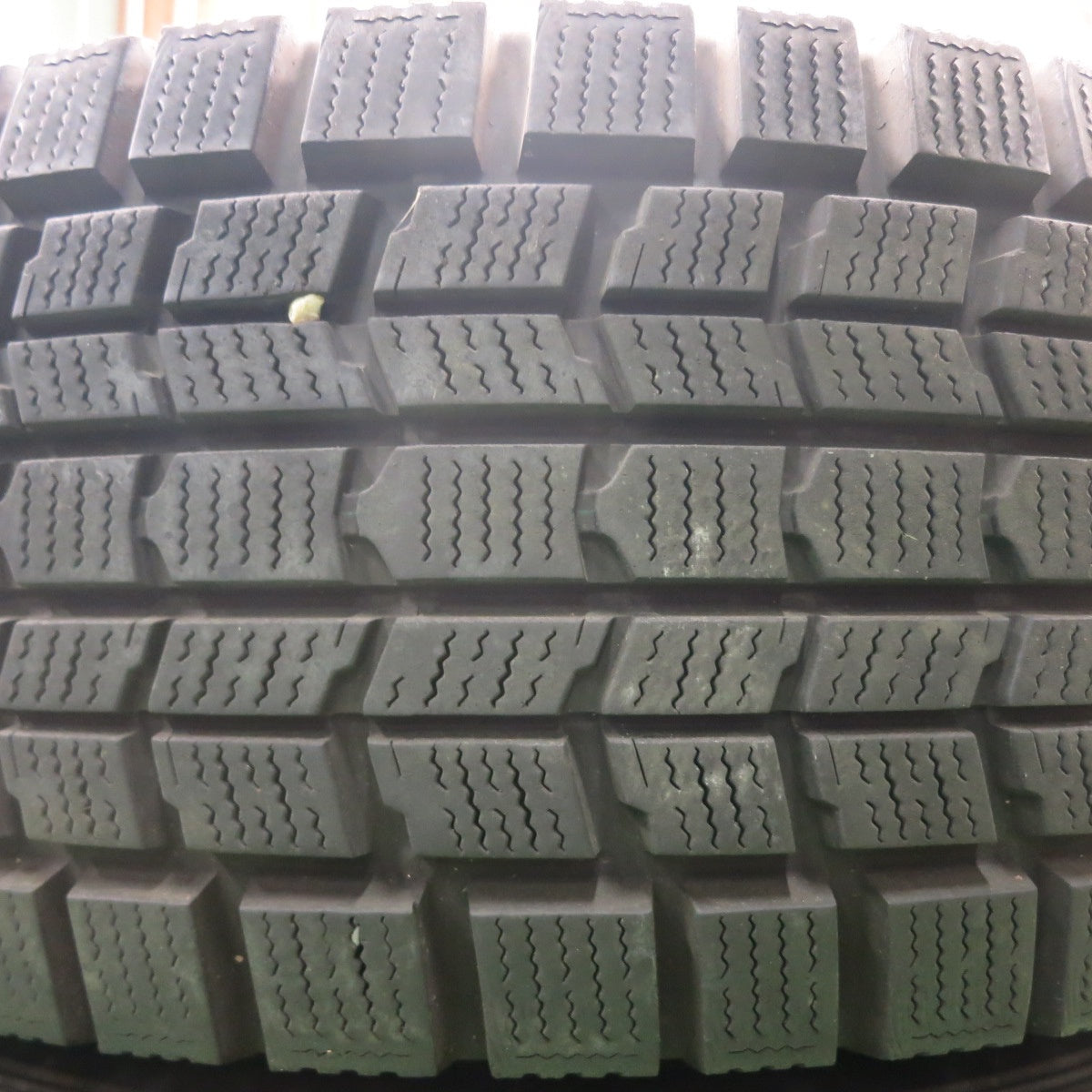 *送料無料* バリ溝！9分★スタッドレス DAYTONA デイトナ 265/70R15 ダンロップ グラントレック SJ7 15インチ PCD114.3/5H★4070505HAス