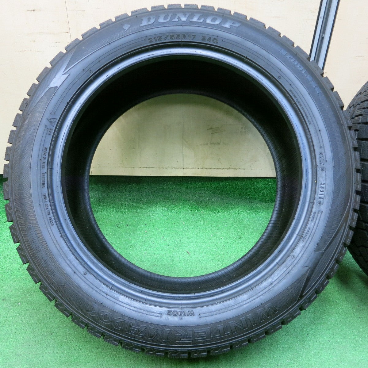 *送料無料* バリ溝！9.5分以上★スタッドレス 215/55R17 ダンロップ ウインターマックス WM02 タイヤ 17インチ エスティマ オデッセイ ヴェゼル等★4052703イスタ