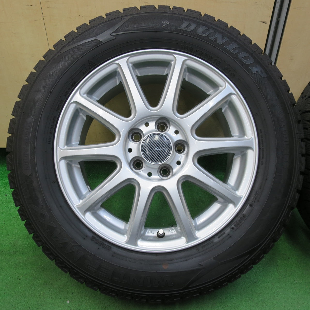 *送料無料* バリ溝！22年！キレイ！9.5分★プリウス等 195/65R15 スタッドレス ダンロップ ウインターマックス WM02 KIZUNA キズナ 15インチ PCD100/5H★4090805イス