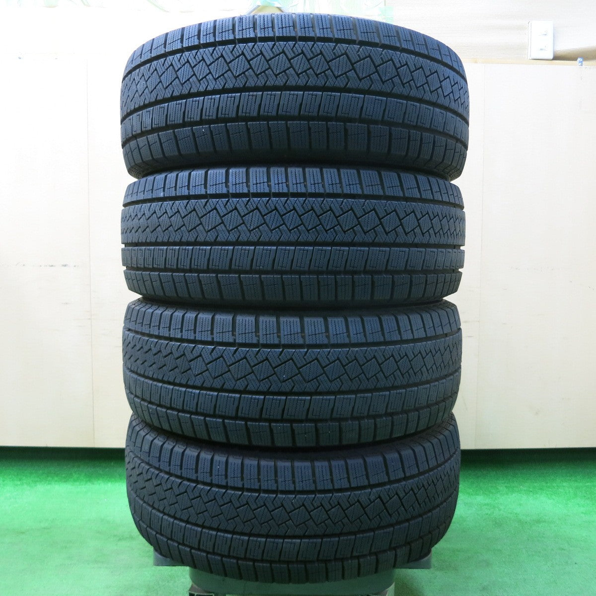 *送料無料* 超バリ溝！22年！9.5分以上★プリウス等 215/45R17 スタッドレス ピレリ アイスゼロ アシンメトリコ ravrion ラブリオン PCD100/5H★4031502イス