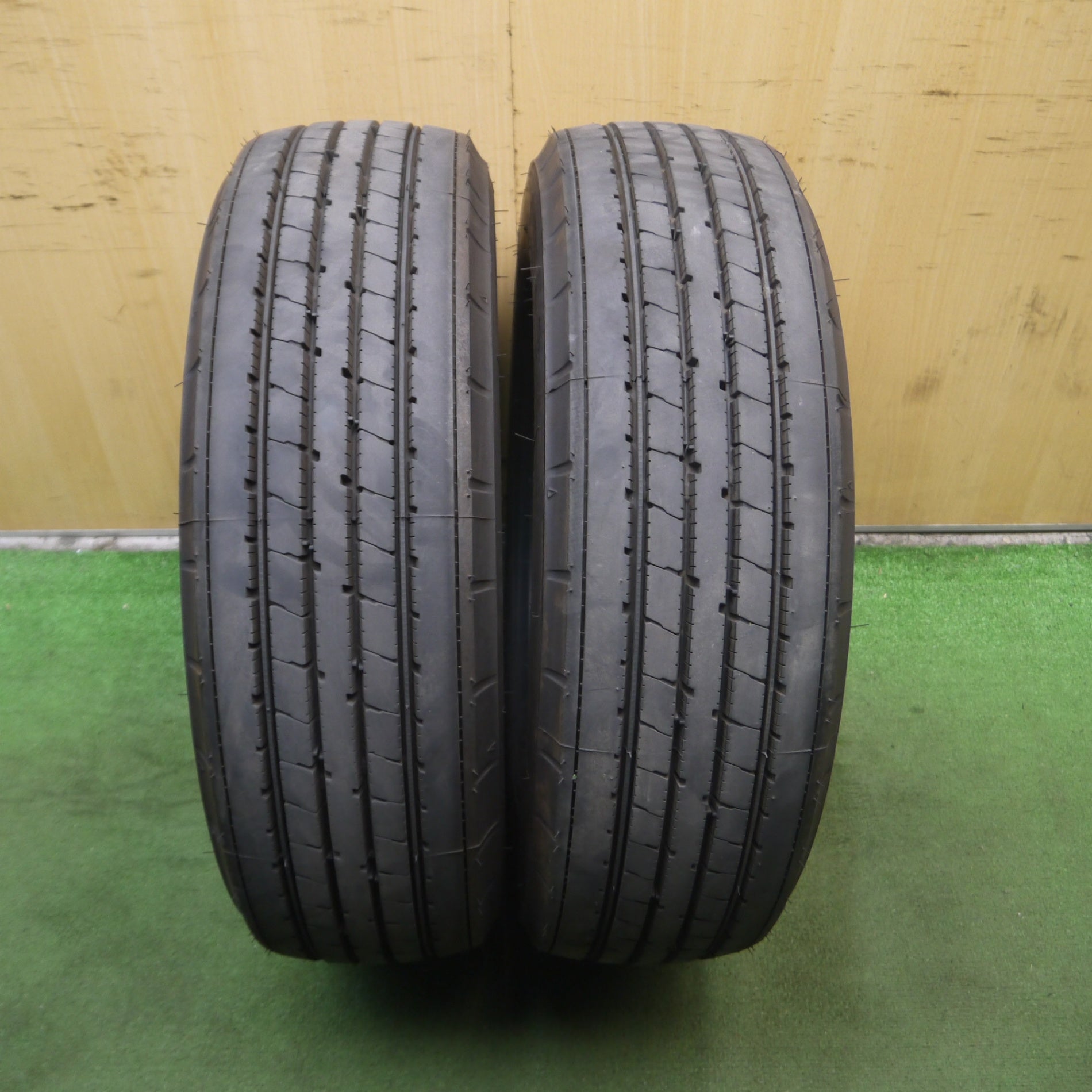 送料無料* 新車外し！23年！ほぼ未使用☆トラック タイヤ 215/70R17.5 123/121J ブリヂストン R173 17.5イン |  名古屋/岐阜の中古カー用品・工具の買取/販売ならガレージゲット