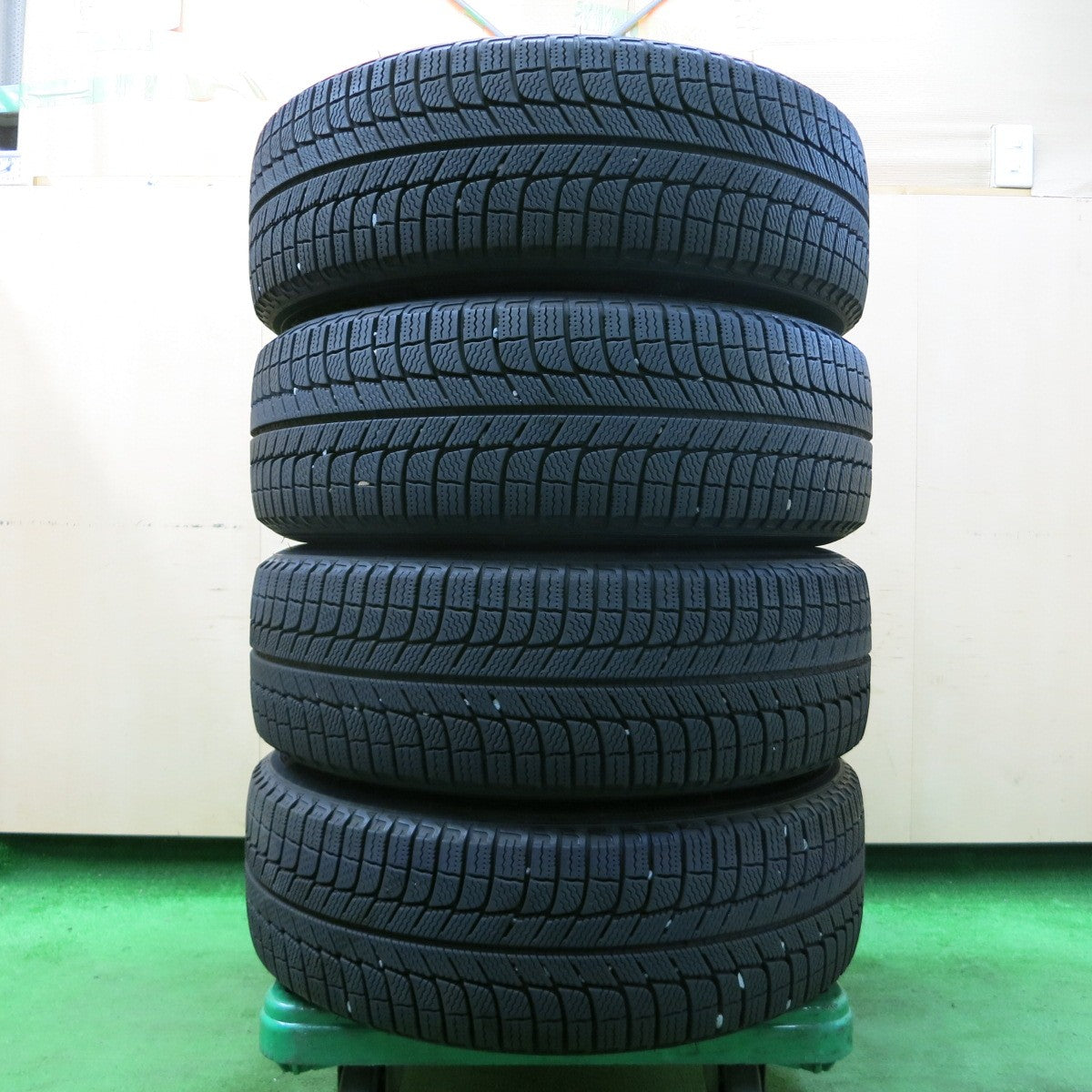 *送料無料* バリ溝！キレイ！9分★スタッドレス 215/60R17 ミシュラン X-ICE3+ ravrion RS01 ラブリオン 17インチ  PCD114.3/5H★4052306イス