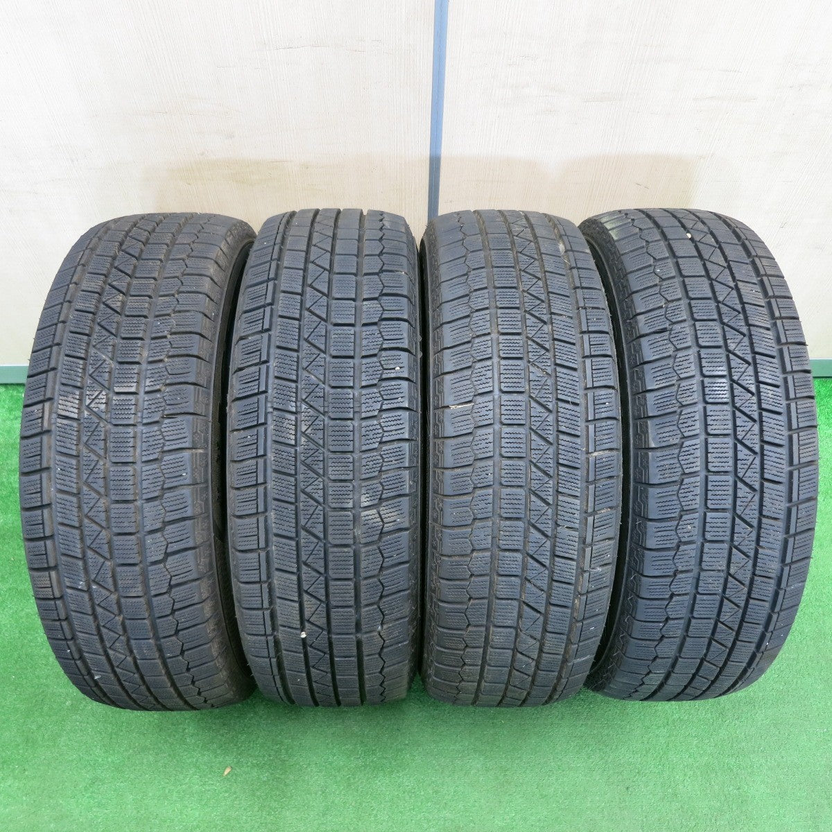 [送料無料] バリ溝！21年！9分★スタッドレス 215/65R16 ケンダ KR36 アイステック ネオ タイヤ 16インチ アルファード ヴェルファイア 等★4121804TNスタ