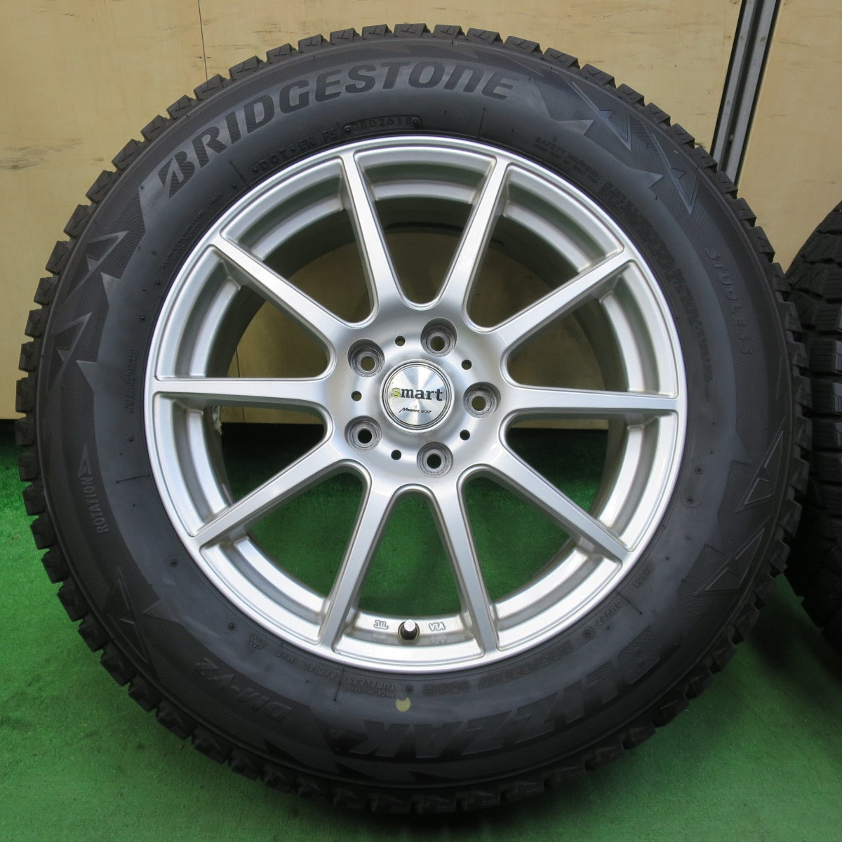 [送料無料] 4本価格★スタッドレス 225/65R17 ブリヂストン ブリザック DM-V2 Smart MANARAY SPORT マナレイ 17インチ PCD114.3/5H★4110606イス