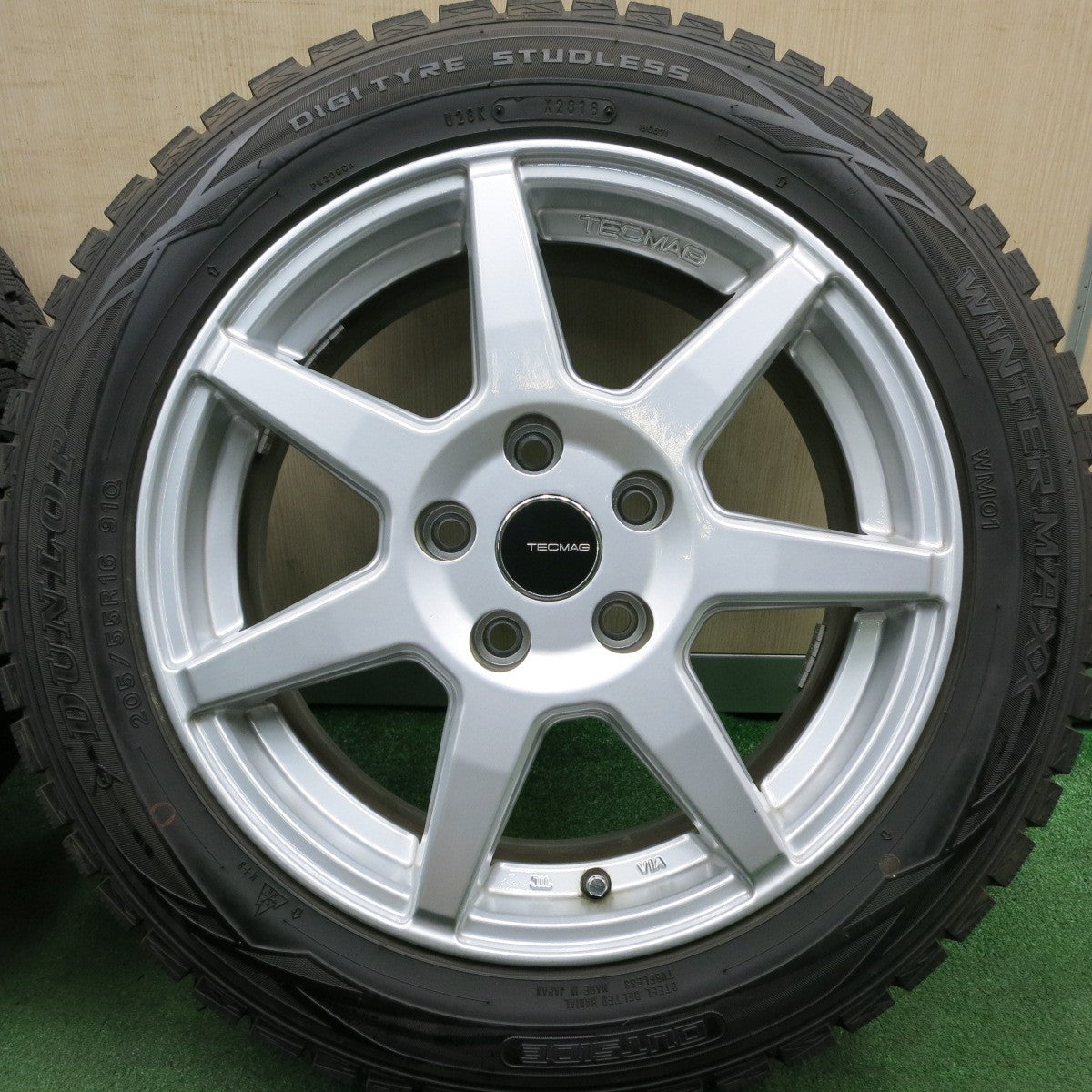 *送料無料* バリ溝！キレイ！9.5分以上★ワーゲン 等 TECMAG 205/55R16 スタッドレス ダンロップ ウインターマックス WM01 テクマグ PCD112/5H★4052708HAス