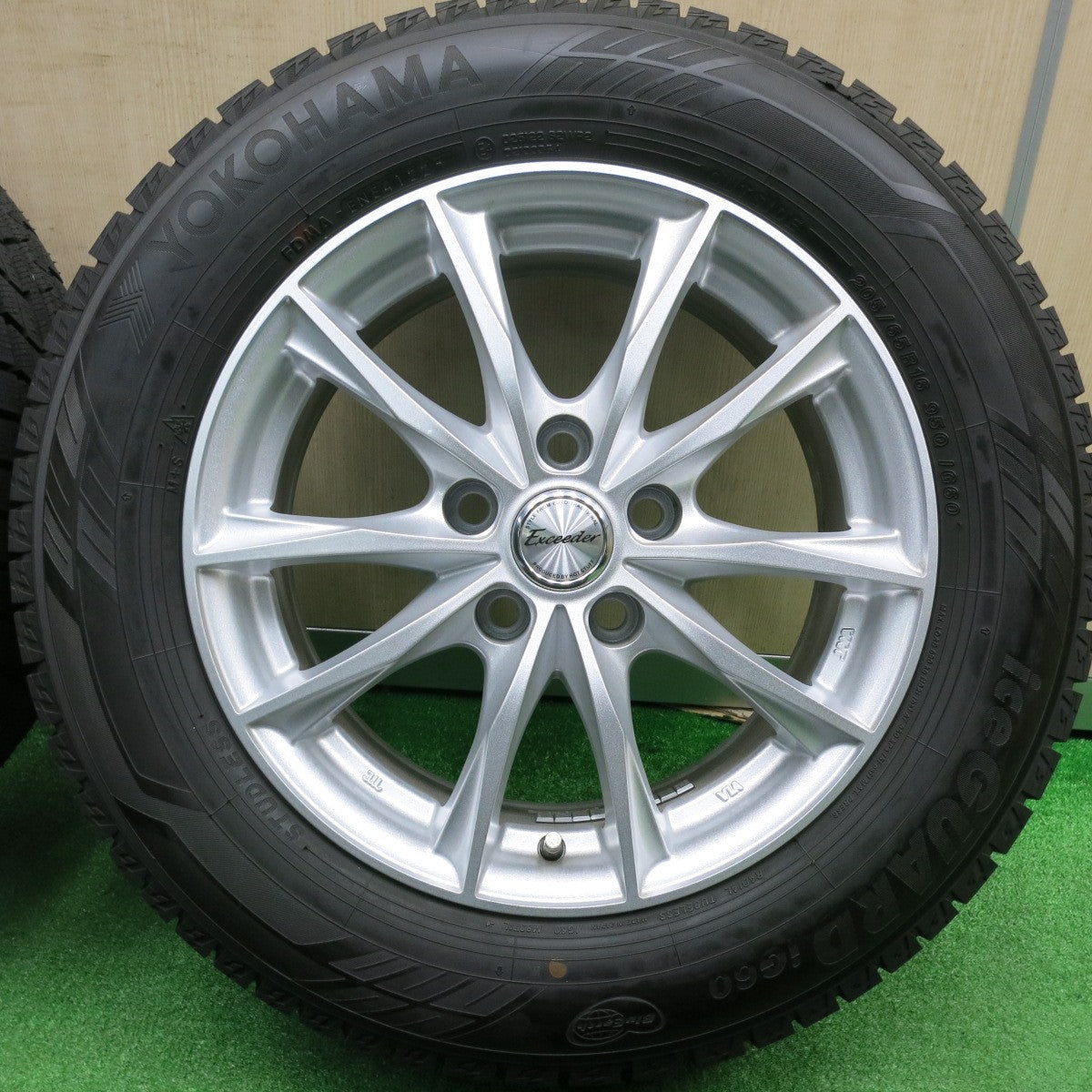 [送料無料] バリ溝！22年！キレイ！ほぼ10分★スタッドレス 205/65R16 ヨコハマ アイスガード iG60 Exceeder エクシーダー 16インチ PCD114.3/5H★4110203HAス