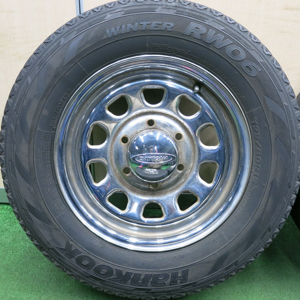 *送料無料* 4本価格★DAYTONA デイトナ 195/80R15 スタッドレス ハンコック ウインター RW06 15インチ PCD139.7/6H★4051006HAス