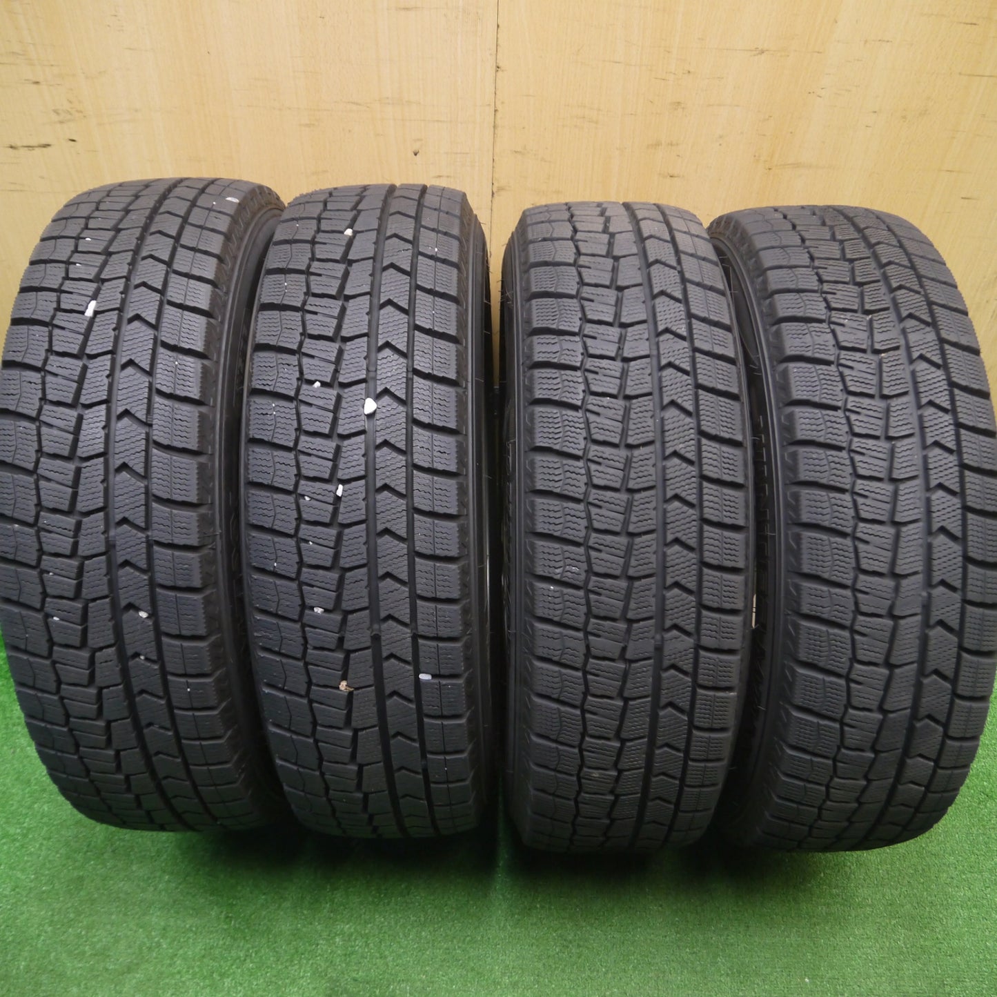 [送料無料] バリ溝！23年！9.5分以上★スタッドレス 175/65R15 ダンロップ ウインターマックス WM02 STRANGER ストレンジャー 15インチ PCD100/4H★4102101Hス