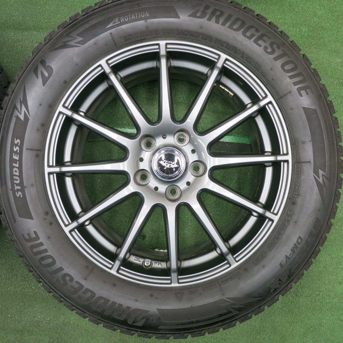 *送料無料* バリ溝！キレイ！8.5分★スタッドレス 225/60R17 ブリヂストン ブリザック DM-V3 TEAD テッド 17インチ  PCD114.3/5H★4041016TNス