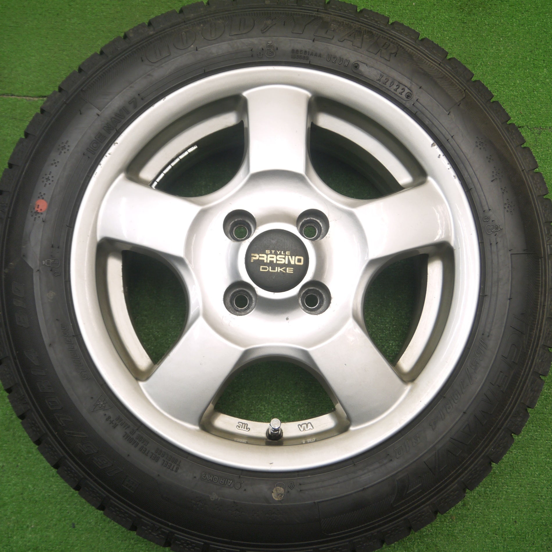 [送料無料] 超バリ溝！22年！ほぼ10分★スタッドレス 165/70R14 グッドイヤー アイスナビ7 STYLE PRASINO DUKE  14インチ PCD100/4H★4102906Hス